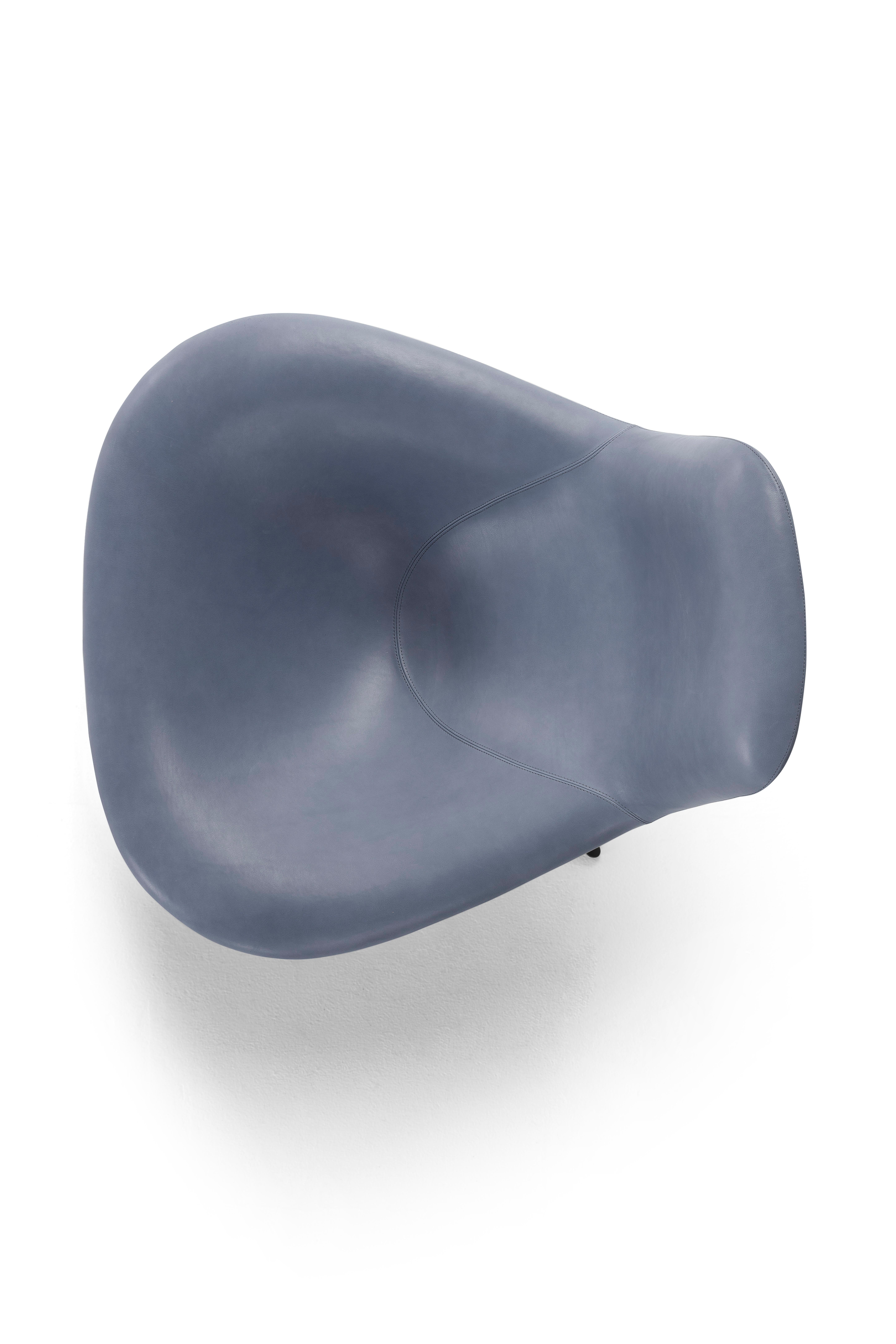 Postmoderne Fauteuil pivotant en cuir Medea par Amura Lab en vente