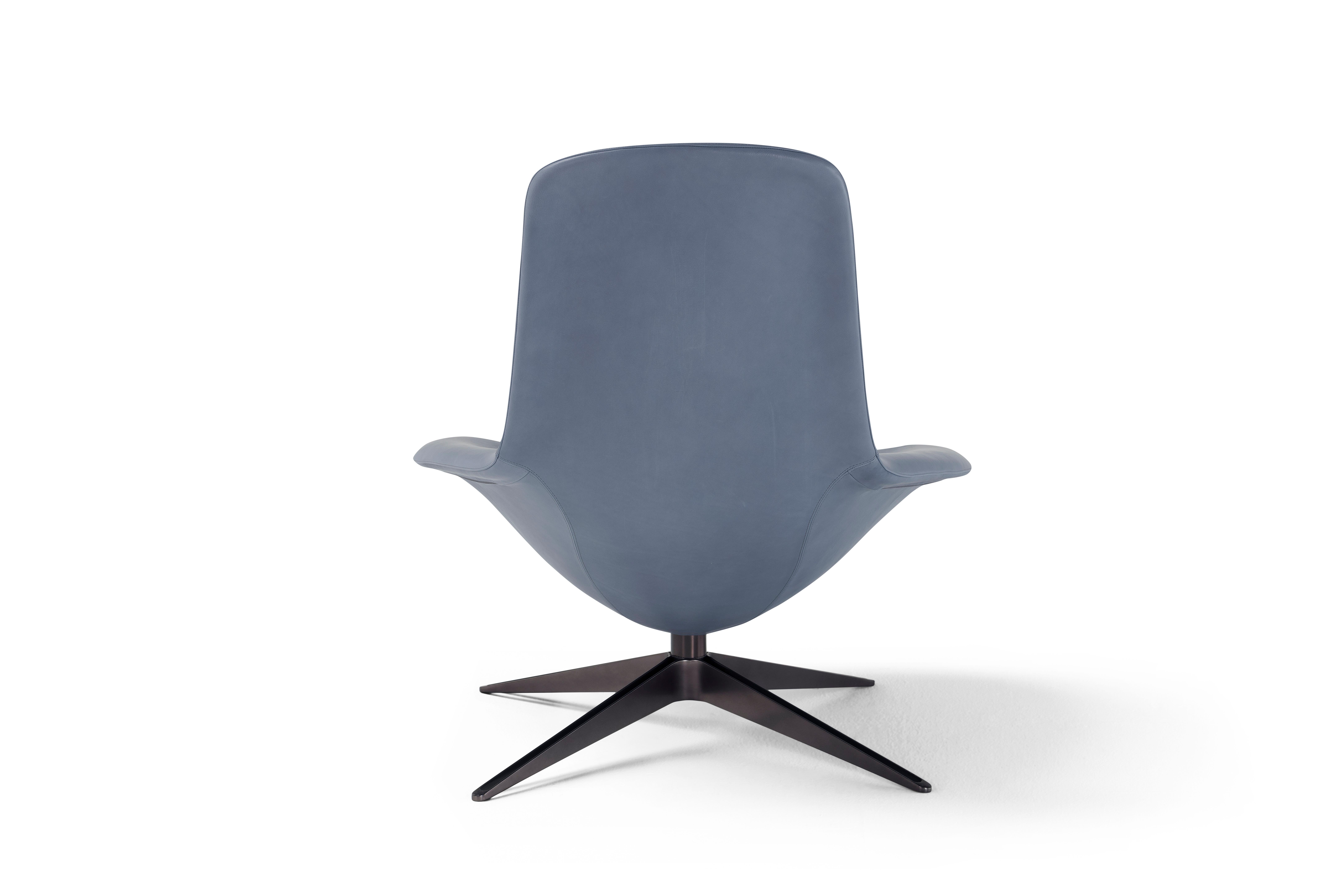italien Fauteuil pivotant en cuir Medea par Amura Lab en vente
