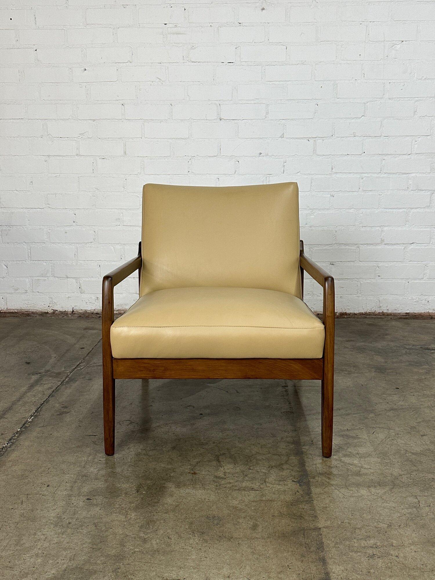 W26.5 D30 H31 SW24 SD21 SH16 AH21

1960’s Mid Century Modern fully refinished and newly upholstered Lounge Chair. Chair is made of solid wood and finished in a walnut stain. Upholstered in a warm deep beige leather.