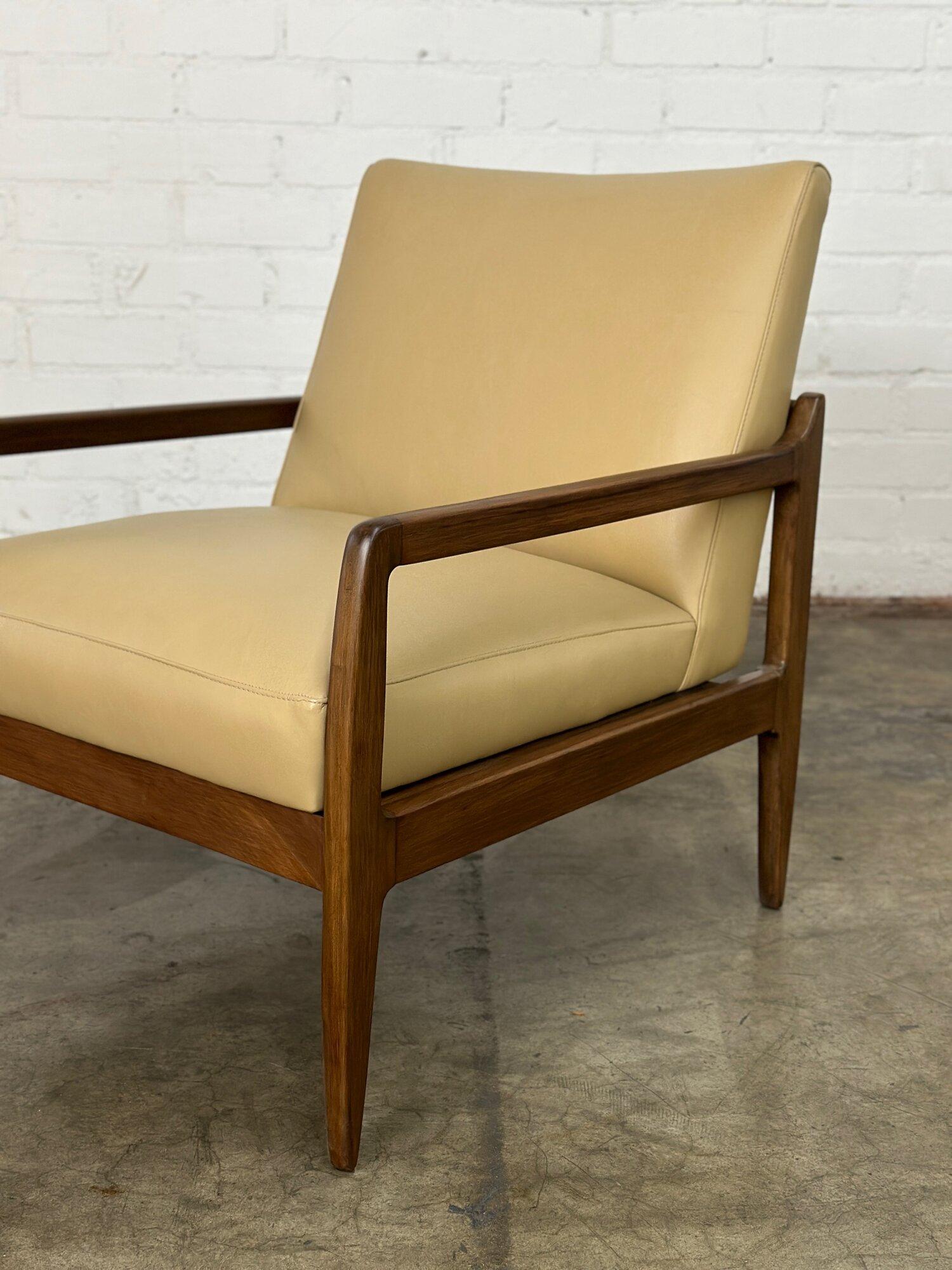 Mid-Century Modern Leather Mid Century Lounge Chair For Sale