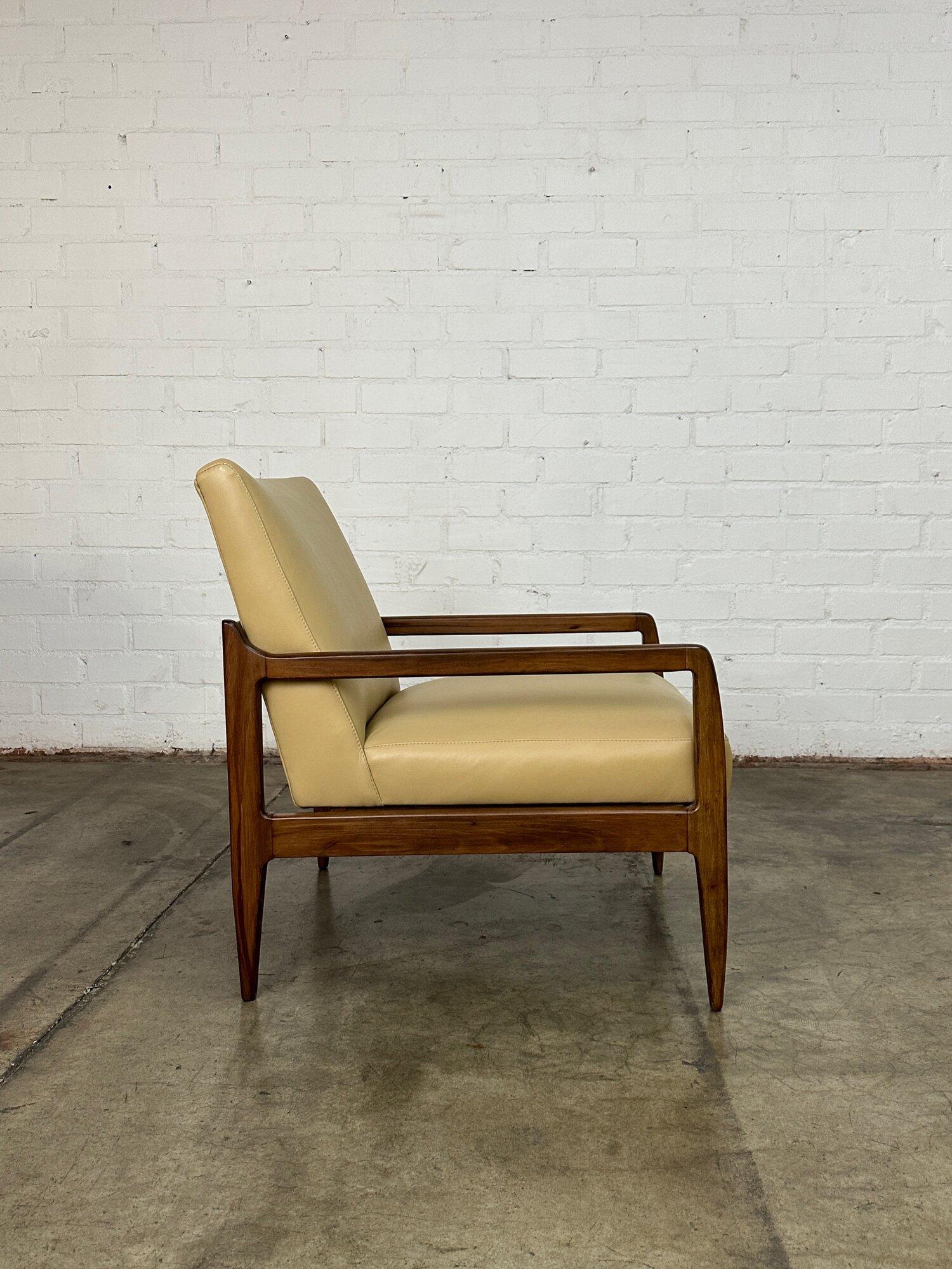 Leather Mid Century Lounge Chair For Sale 4