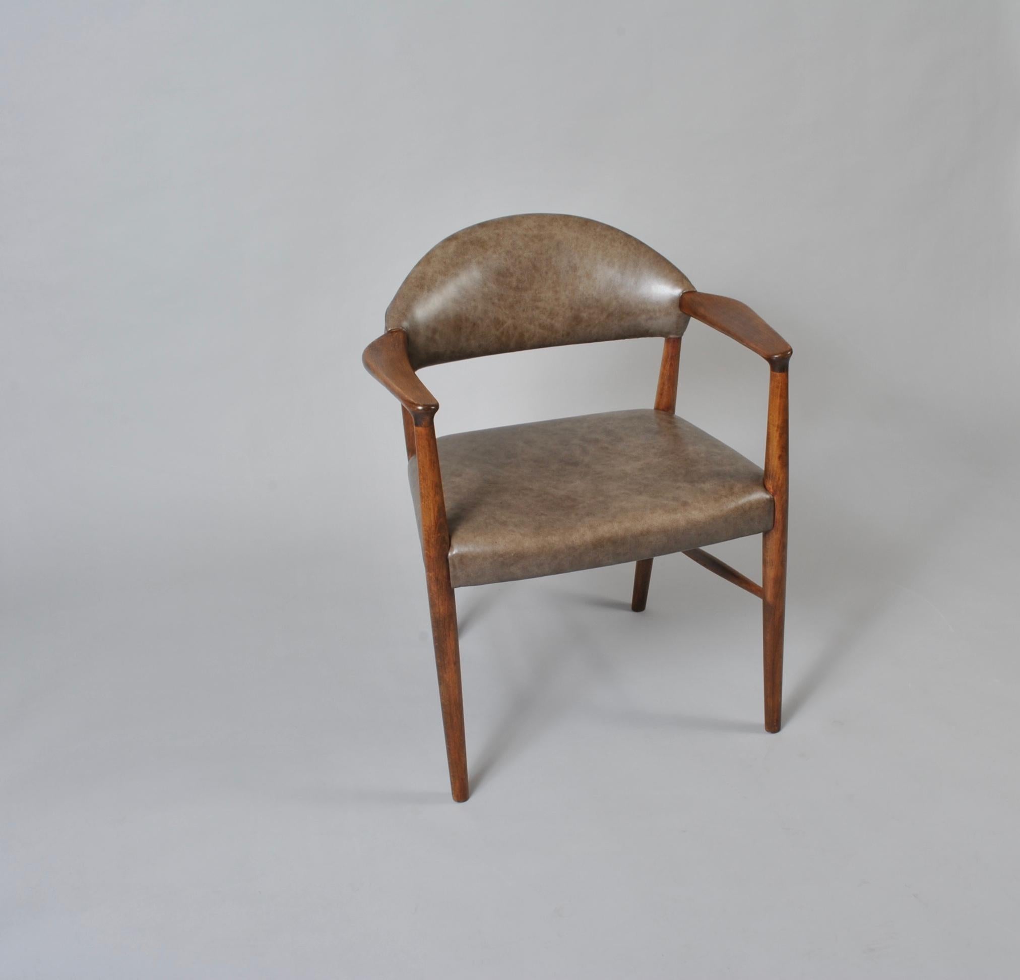 Leather Midcentury Danish Chair by Kurt Olsen In Good Condition In London, GB