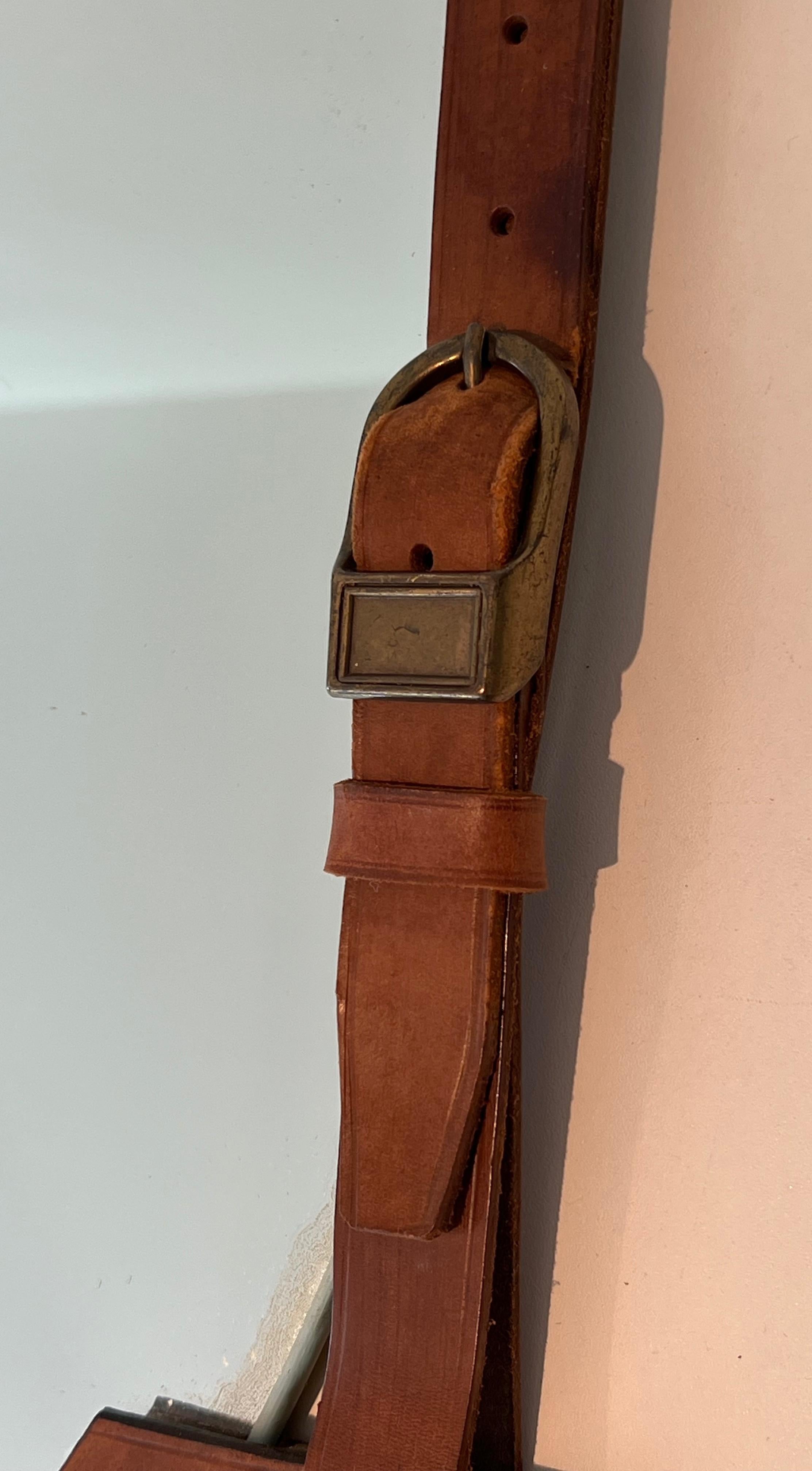 Miroir en cuir dans le style de Jacques Adnet en vente 3