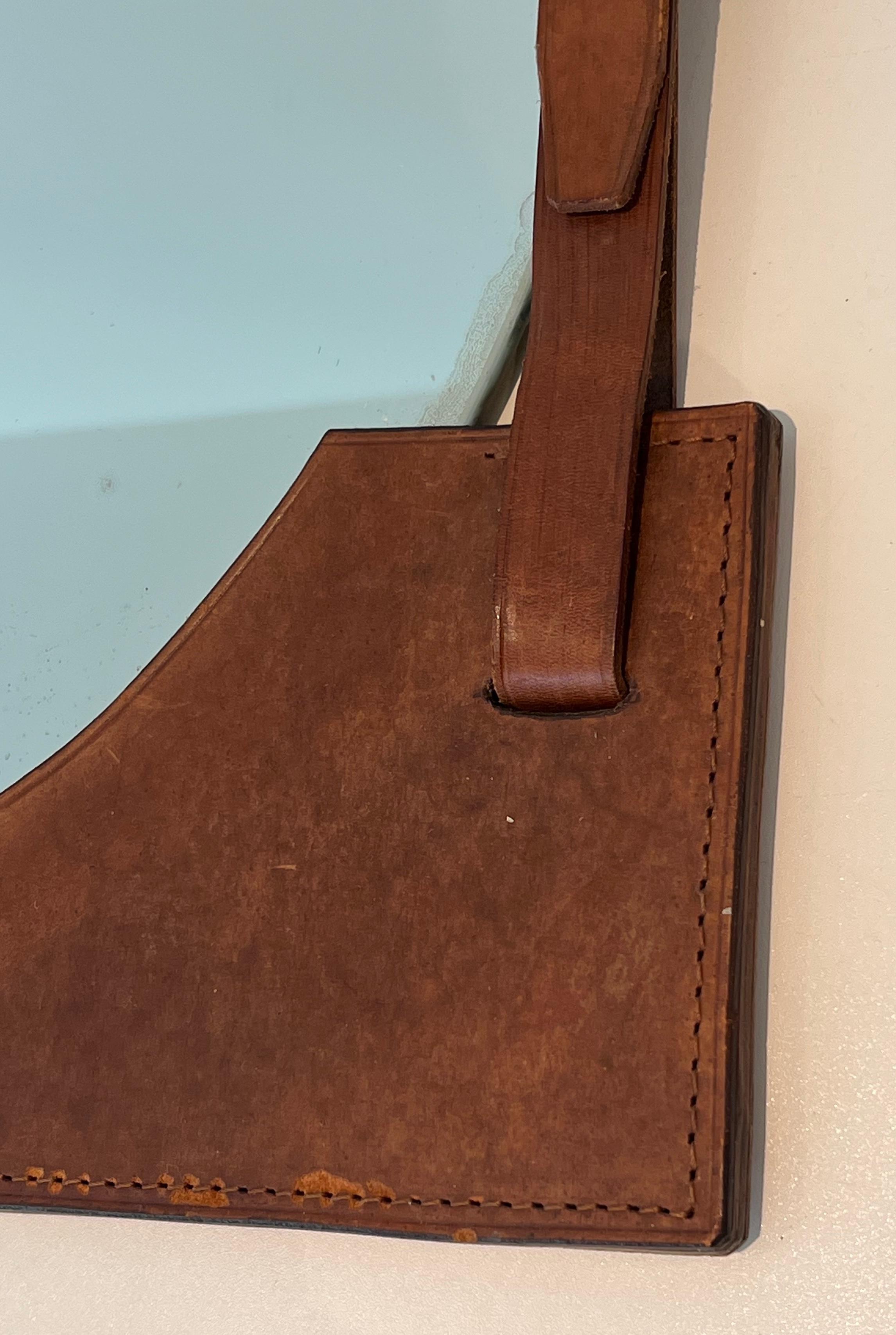 Miroir en cuir dans le style de Jacques Adnet en vente 4