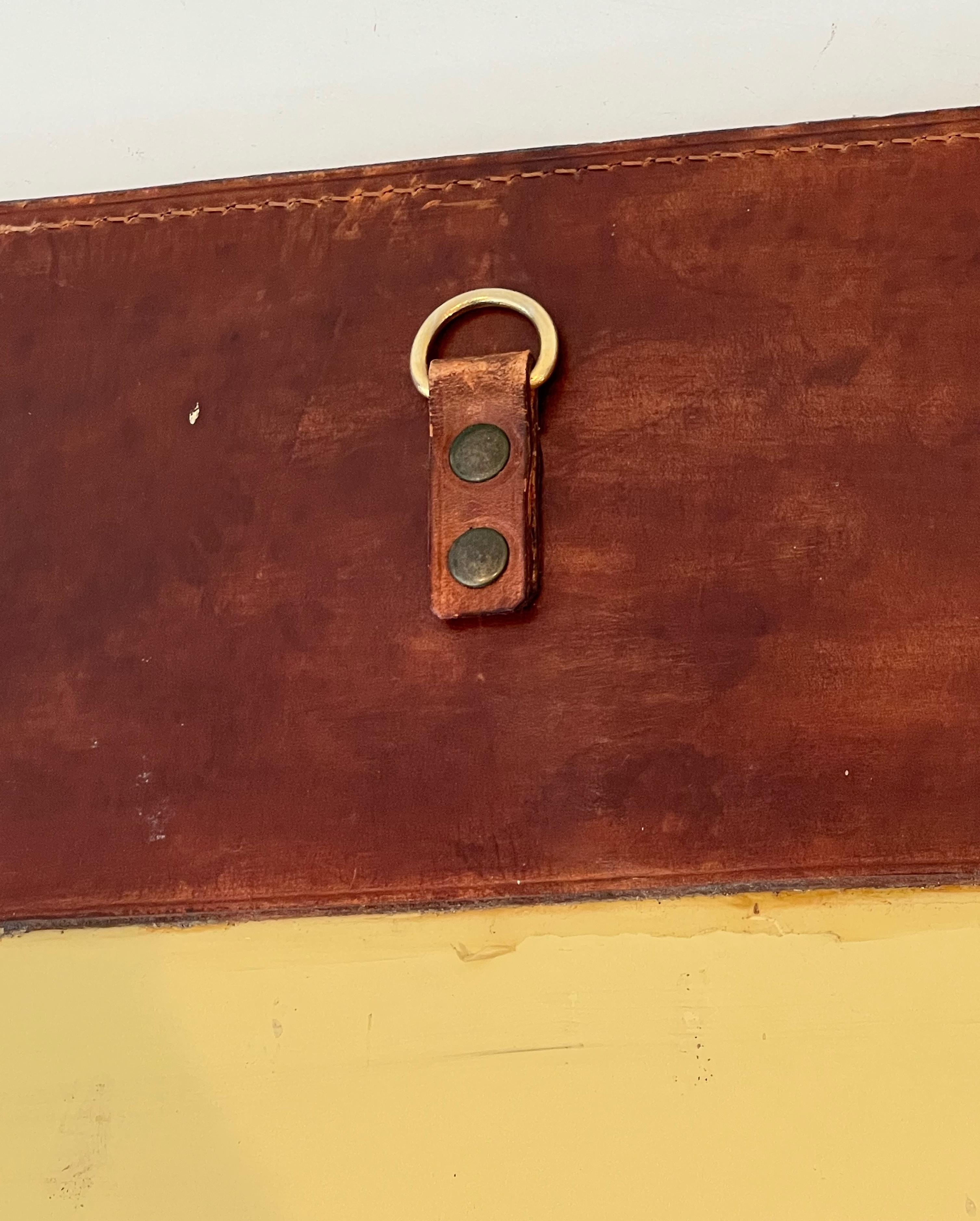 Miroir en cuir dans le style de Jacques Adnet en vente 8