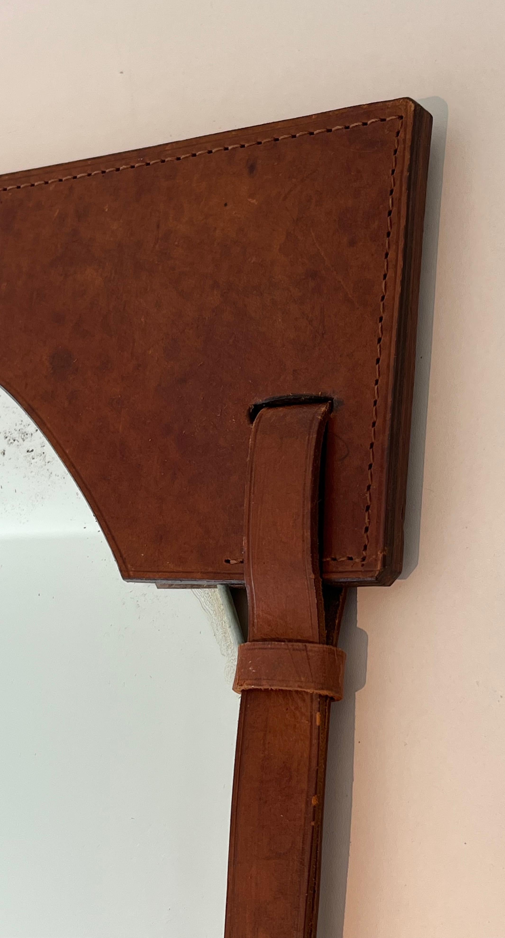 Miroir en cuir dans le style de Jacques Adnet en vente 10