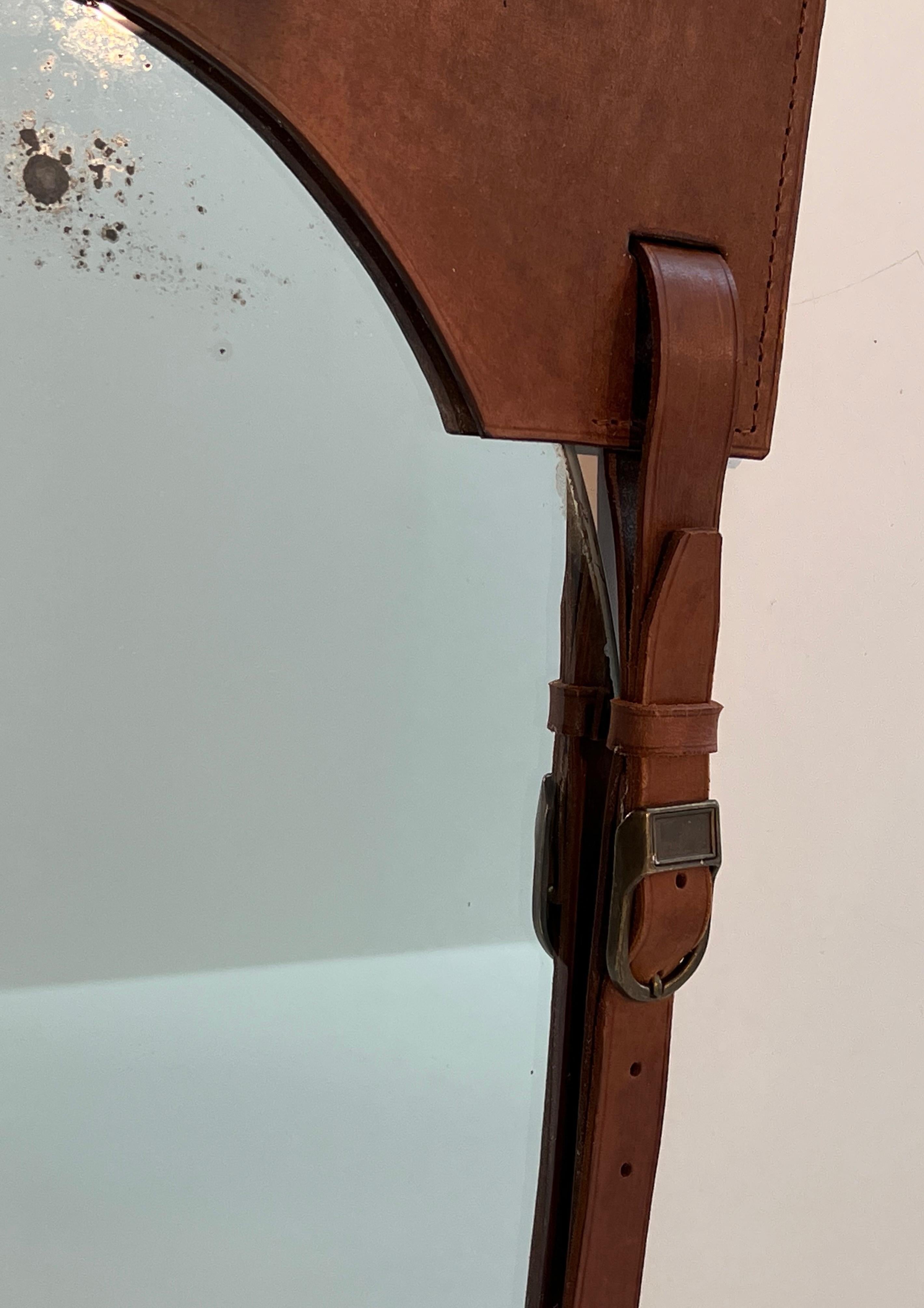 Miroir en cuir dans le style de Jacques Adnet en vente 11