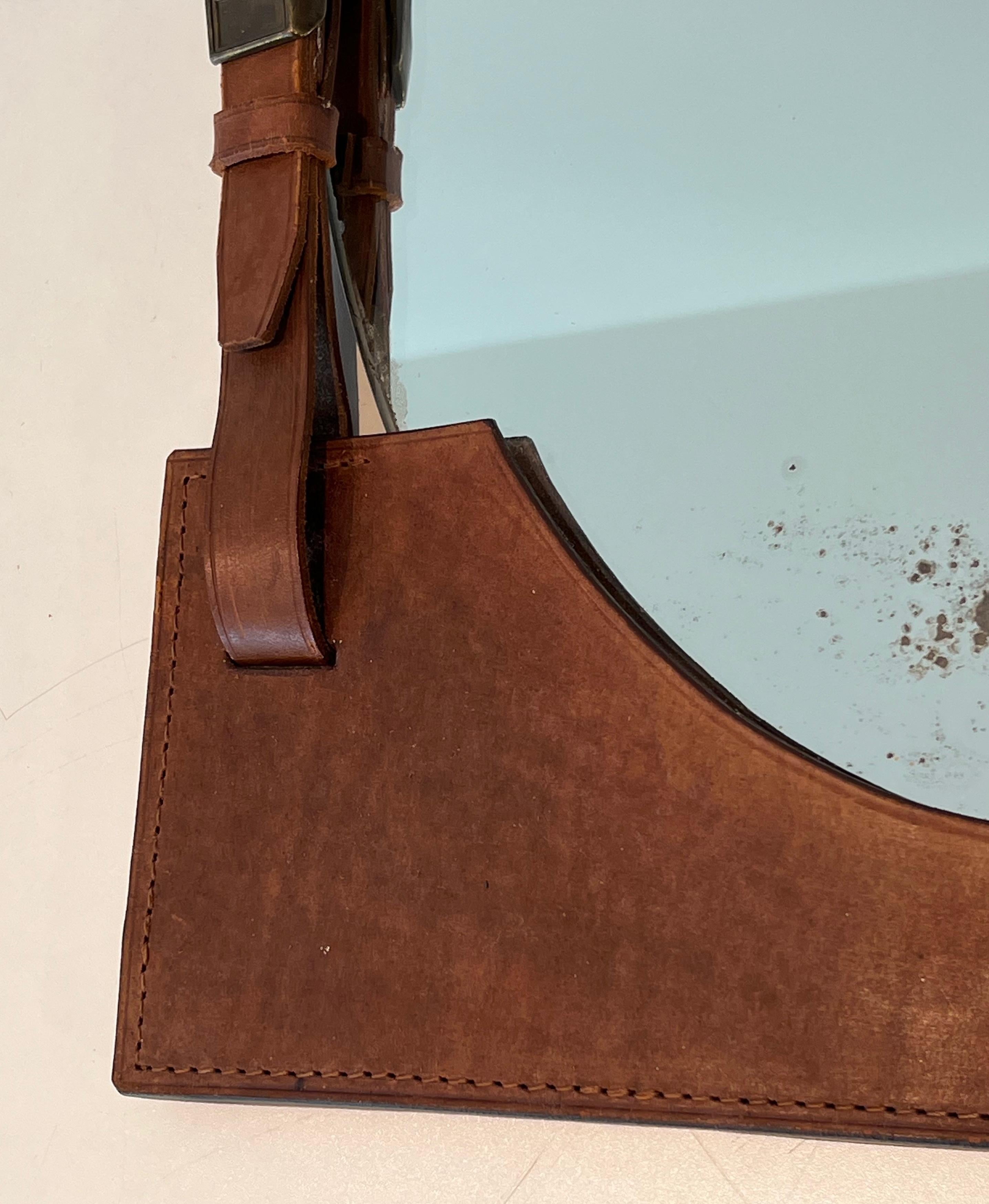 Cuir Miroir en cuir dans le style de Jacques Adnet en vente