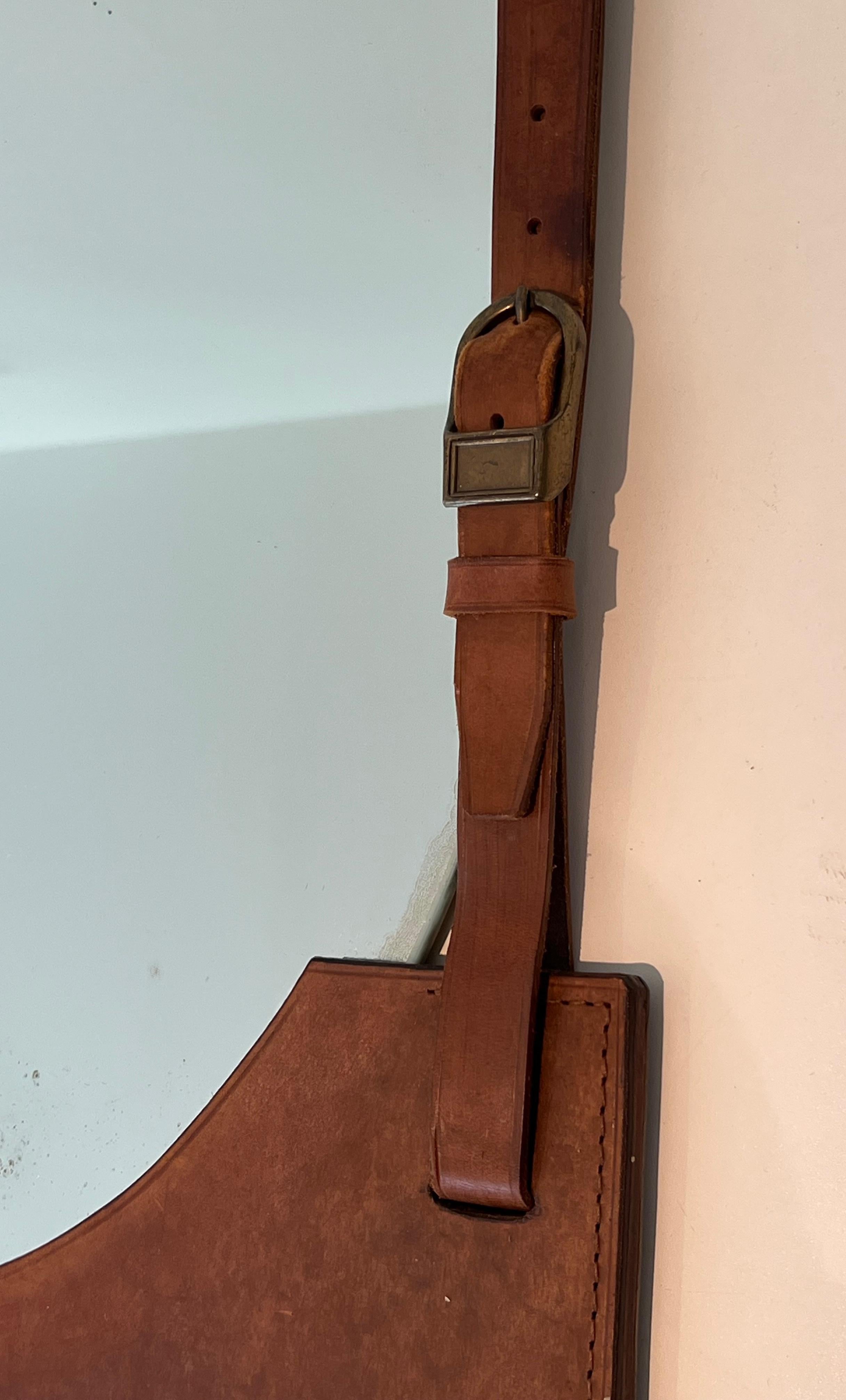 Miroir en cuir dans le style de Jacques Adnet en vente 2