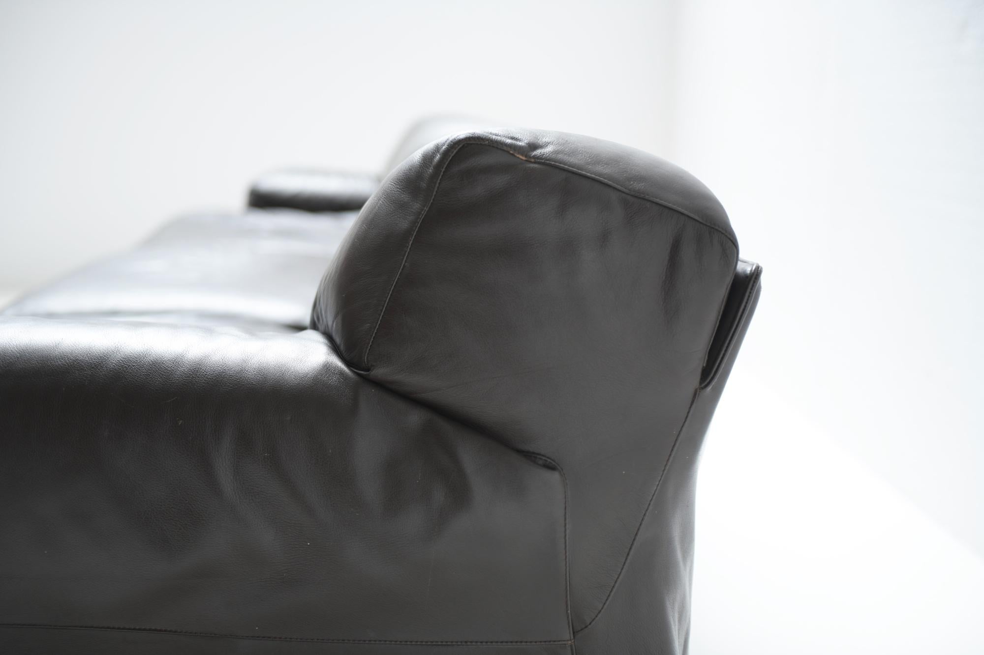 Italian Leather Modular Fiandra Sofa by Vico Magistretti for Cassina, Italy For Sale