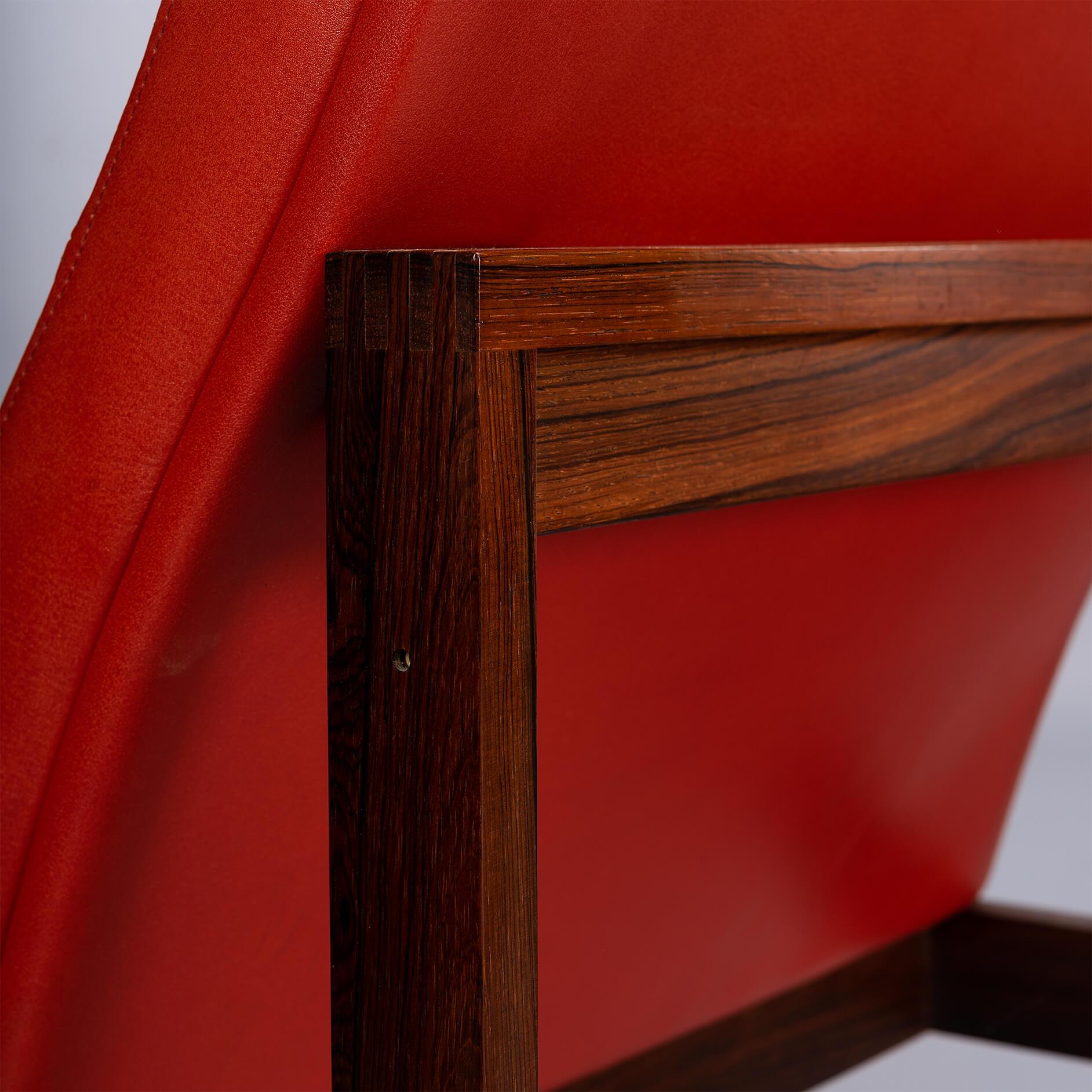 Leather 'Moduline' Red Easy Chair Set with Table by Ole Gjerlov-Knudsen, 1962 For Sale 7