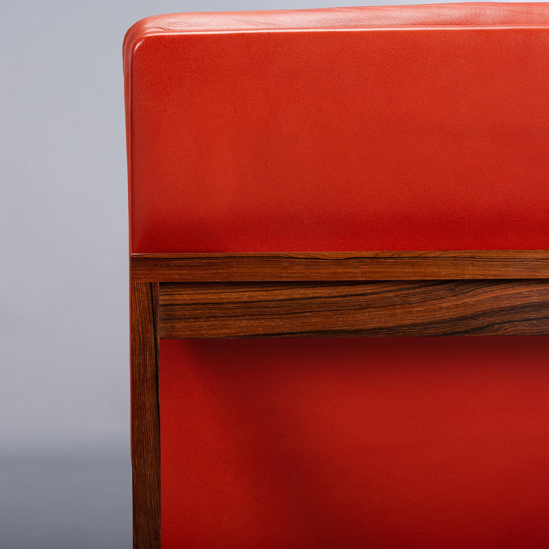 Leather 'Moduline' Red Easy Chair Set with Table by Ole Gjerlov-Knudsen, 1962 For Sale 10