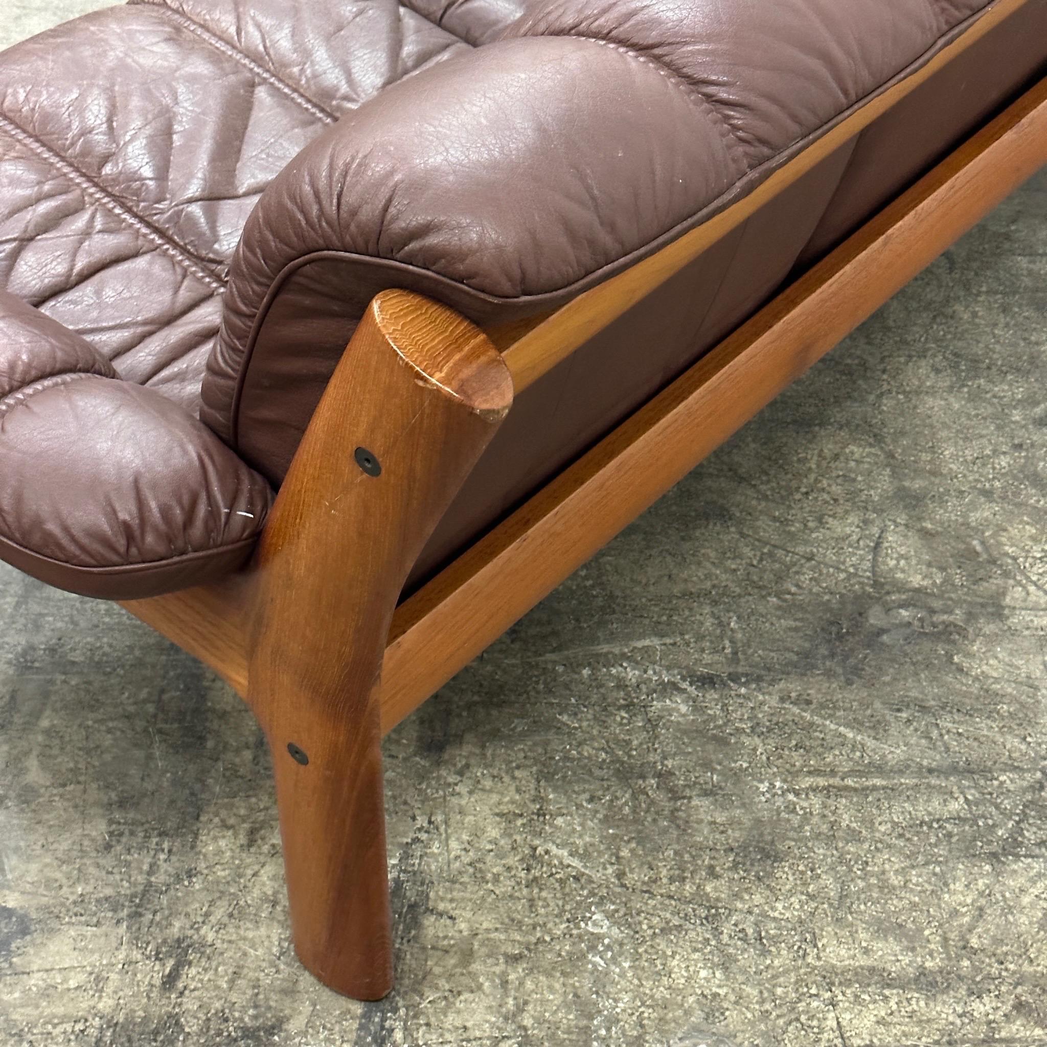 Leather Montana Sofa by Ekornes 3