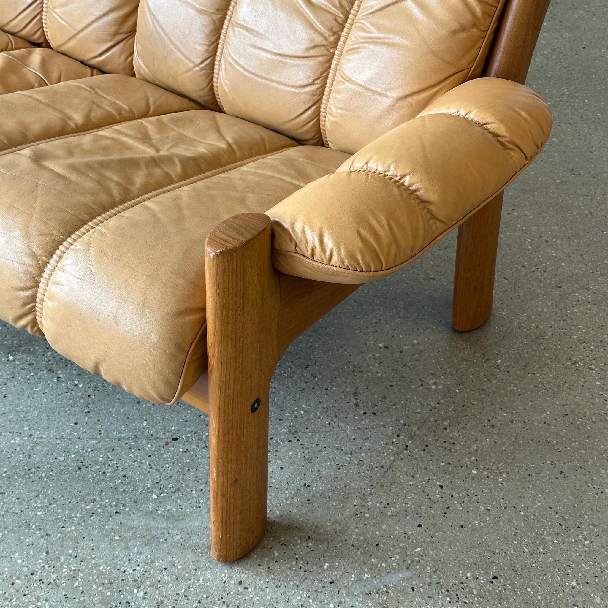 Leather Montana Sofa by Ekornes Moderno de mediados de siglo en venta