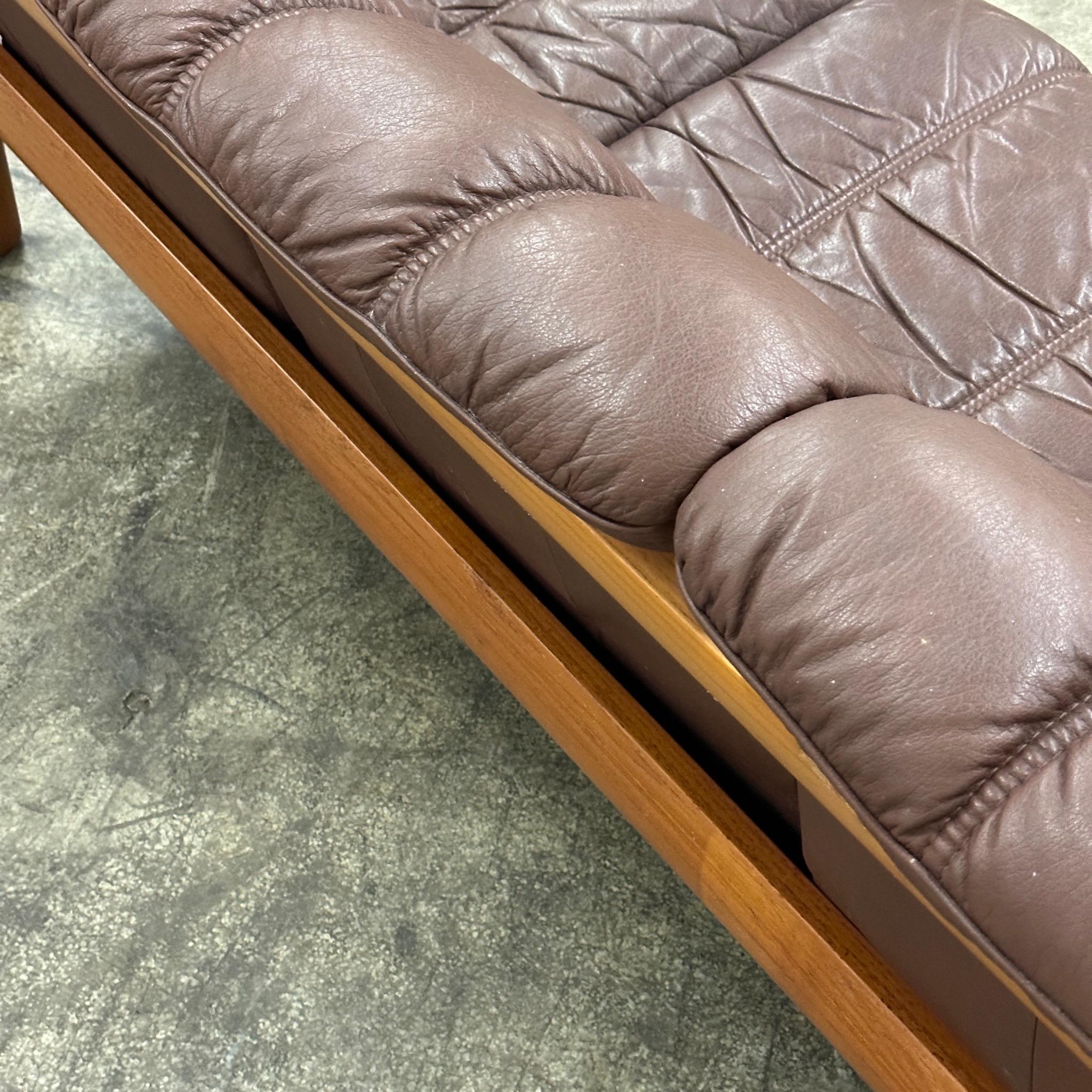 Leather Montana Sofa by Ekornes 2