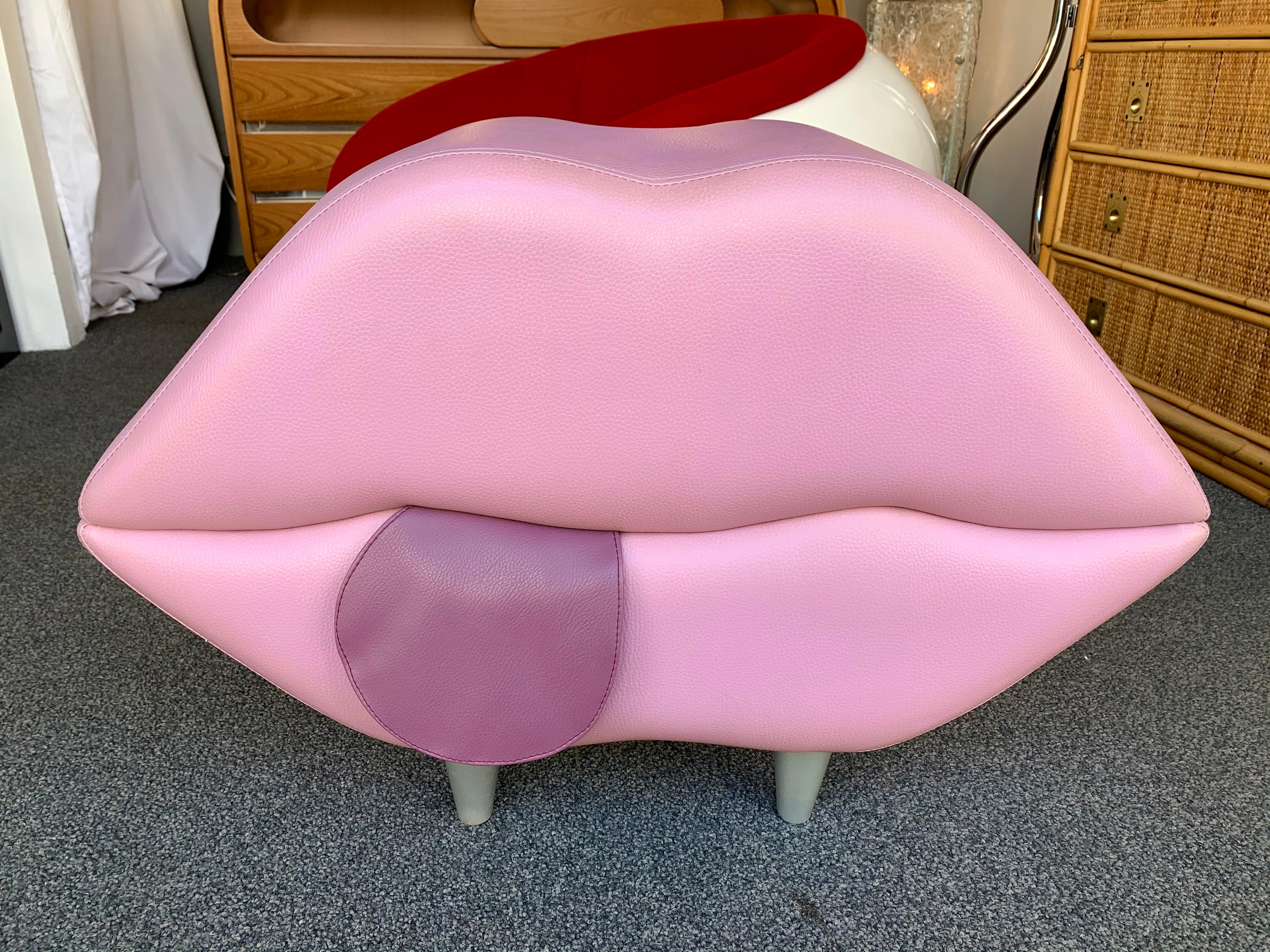 Leather Mouth Pouf Stool, Italy, 1990s In Good Condition In SAINT-OUEN, FR