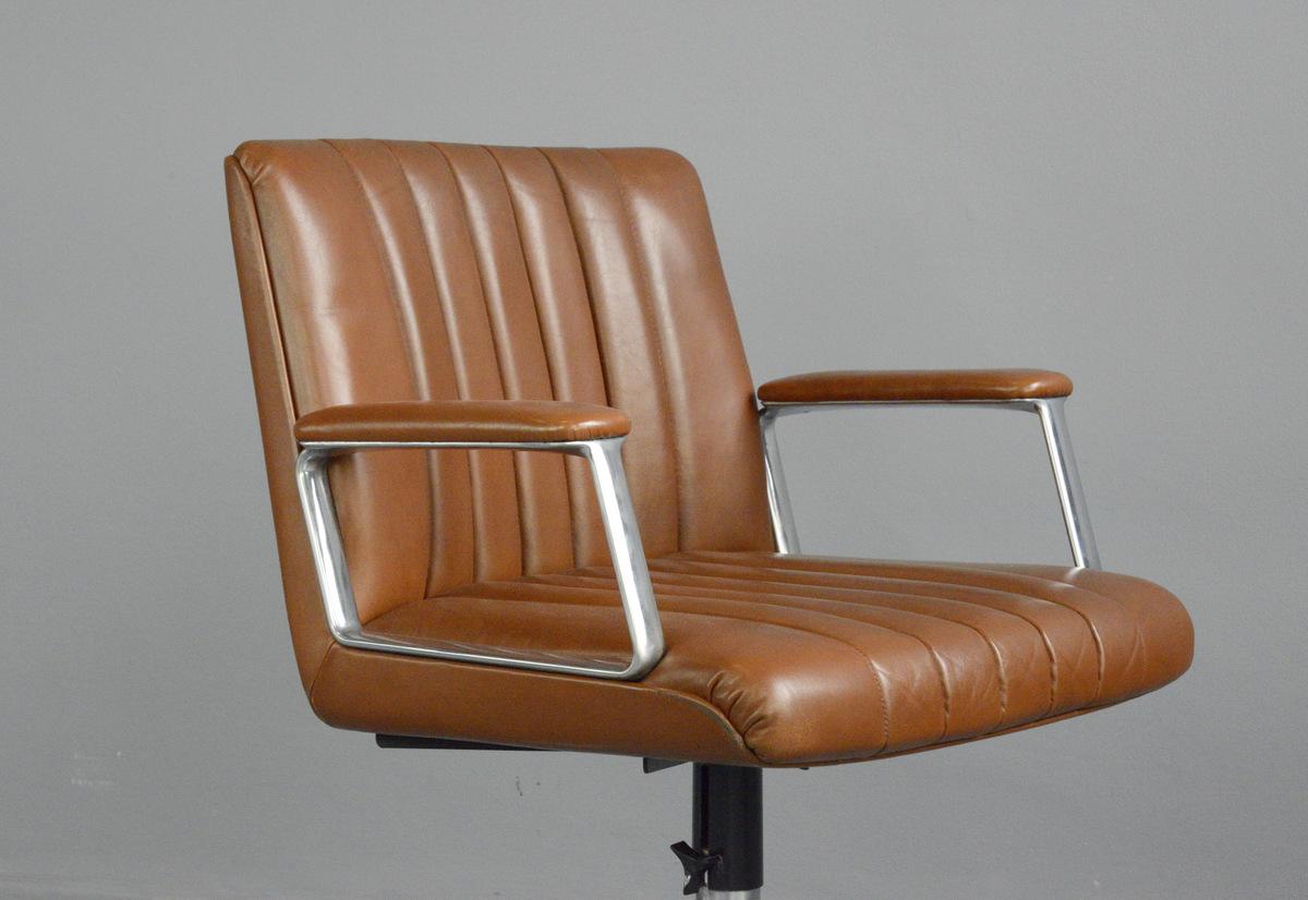 Leather Office Chair by Osvaldo Borsani for Tecno Milano, circa 1970s 3