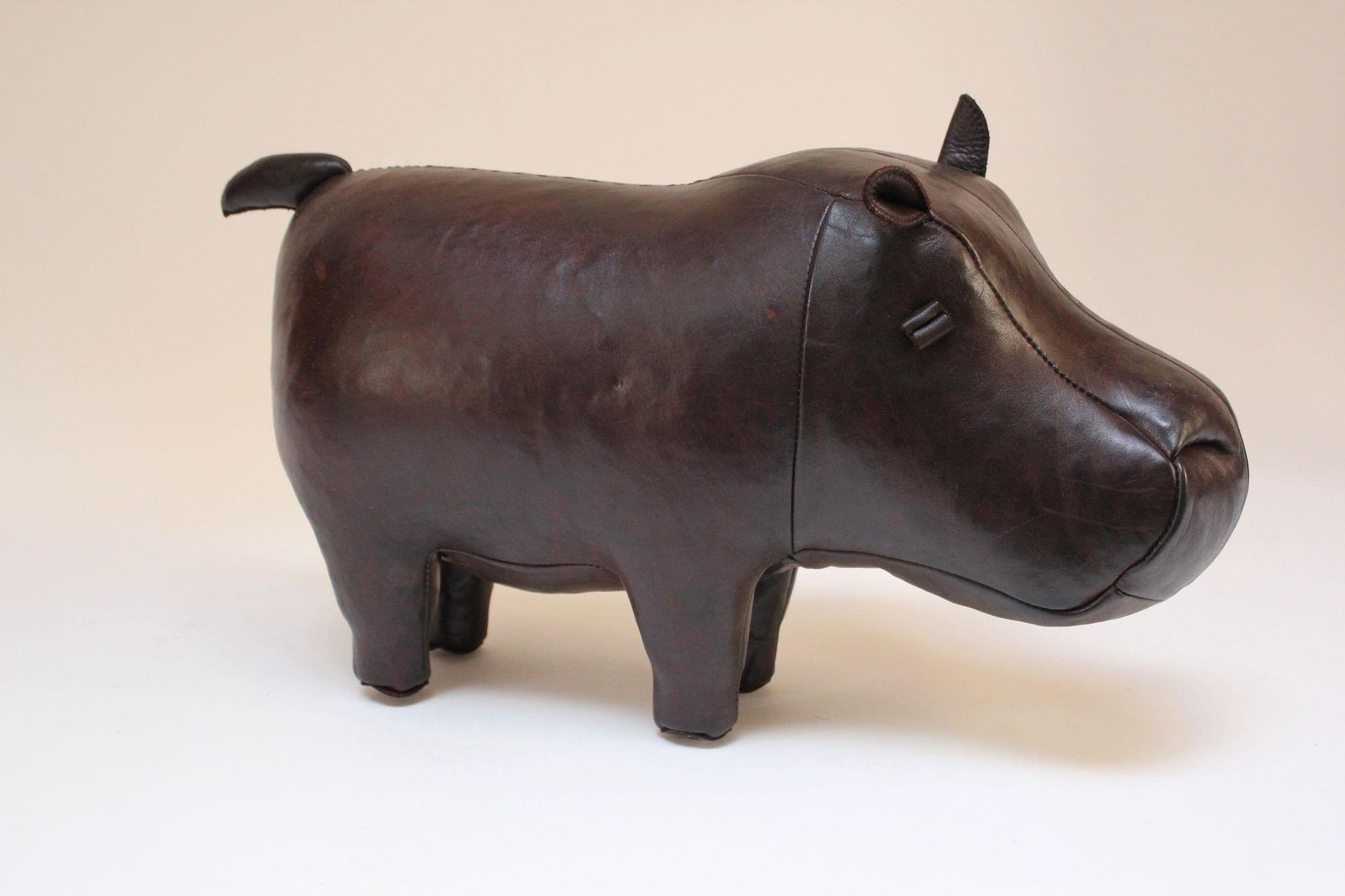 Charming Omersa hippo footstool/sculpture with internal wood and metal frame wrapped in hand-stained mahogany brown leather (ca. 1990s/early 2000s, England).
Light wear/patina present (light scuffs/impressions). No significant wear.
H: 12.75