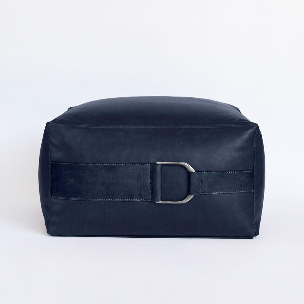 Mid-Century Modern Pouf en cuir en cobalt massif, grande collection Talabartero en vente