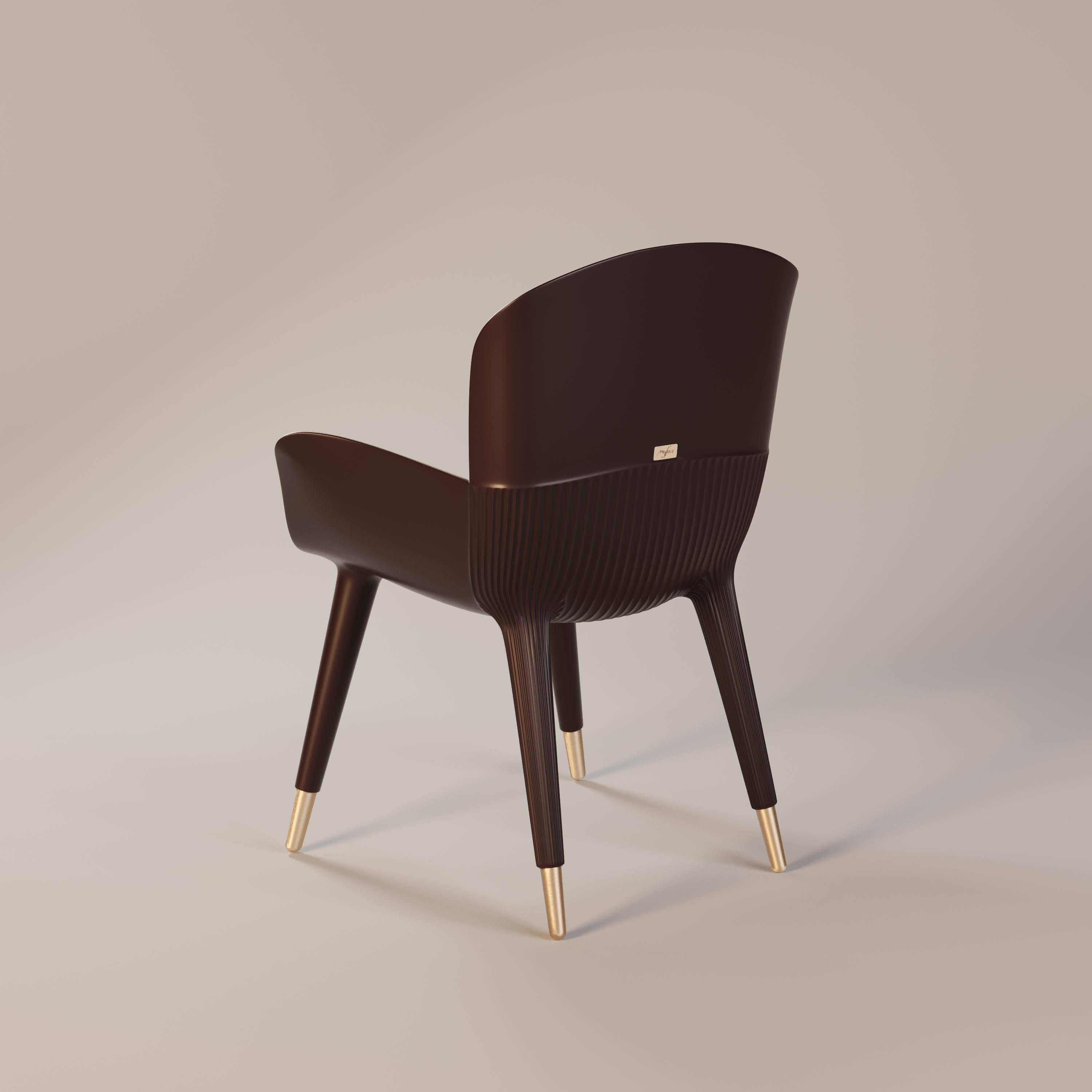 Moderne Fauteuil de salle à manger en cuir élégant pour les espaces élégants en vente