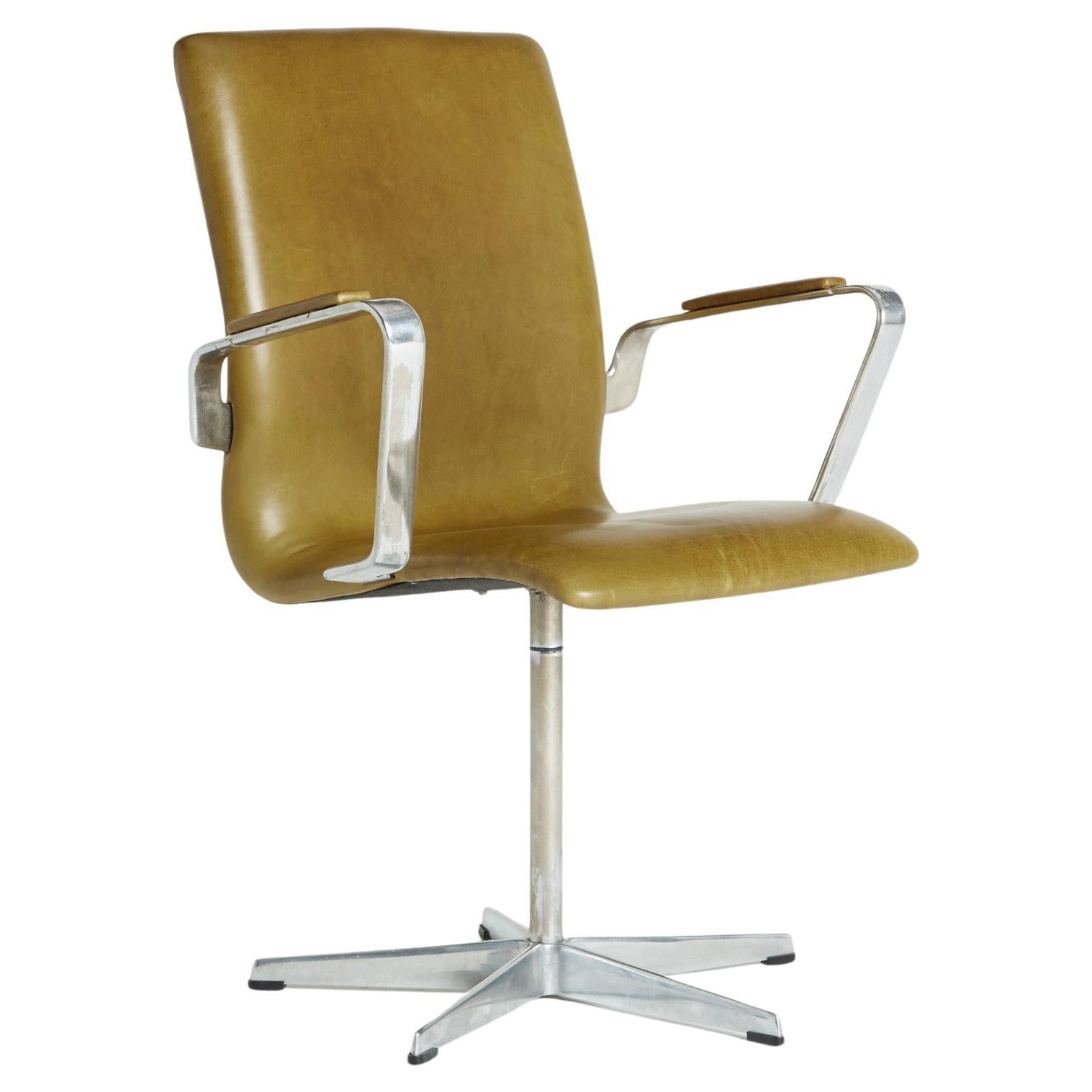 Leather 'Oxford' Swivel Chair by Arne Jacobsen for Fritz Hansen, 1973, Signed