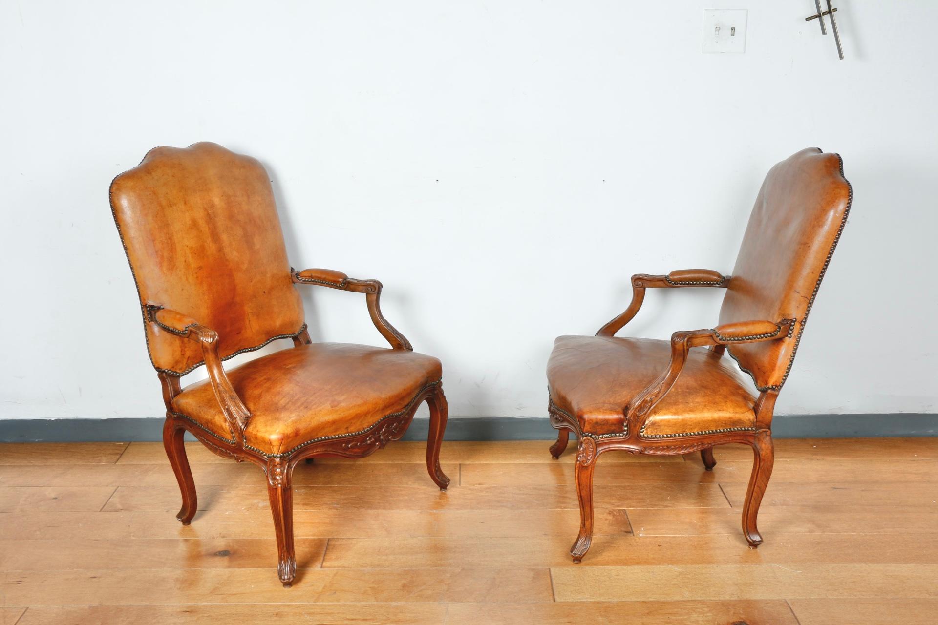 Paire de chaises Bergères en cuir Bon état - En vente à North Hollywood, CA