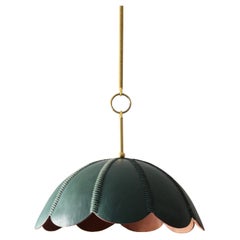 Lampe à suspension en cuir, vert émeraude, Capa II, collection Saddle Lamp