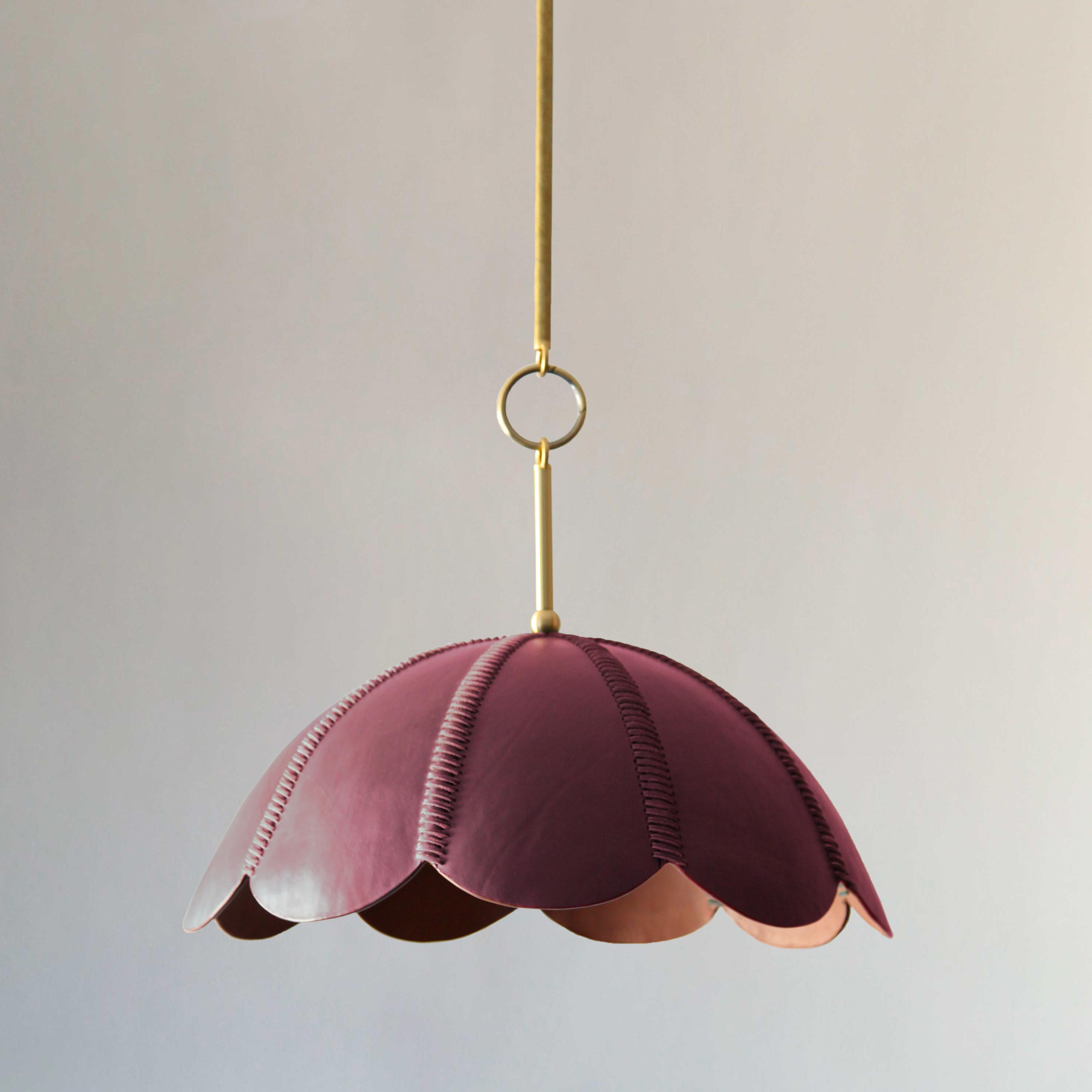 The lamps in this collection are inspired by Colombia’s equestrian heritage, layered with a jewel-toned color palette that takes inspiration from the works of
Colombian artist Fernando Botero.

Talabartero translates as ‘master saddler,’ and the