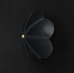 Lampada a stelo in pelle nera, Noma, Collezione Talabartero Saddle