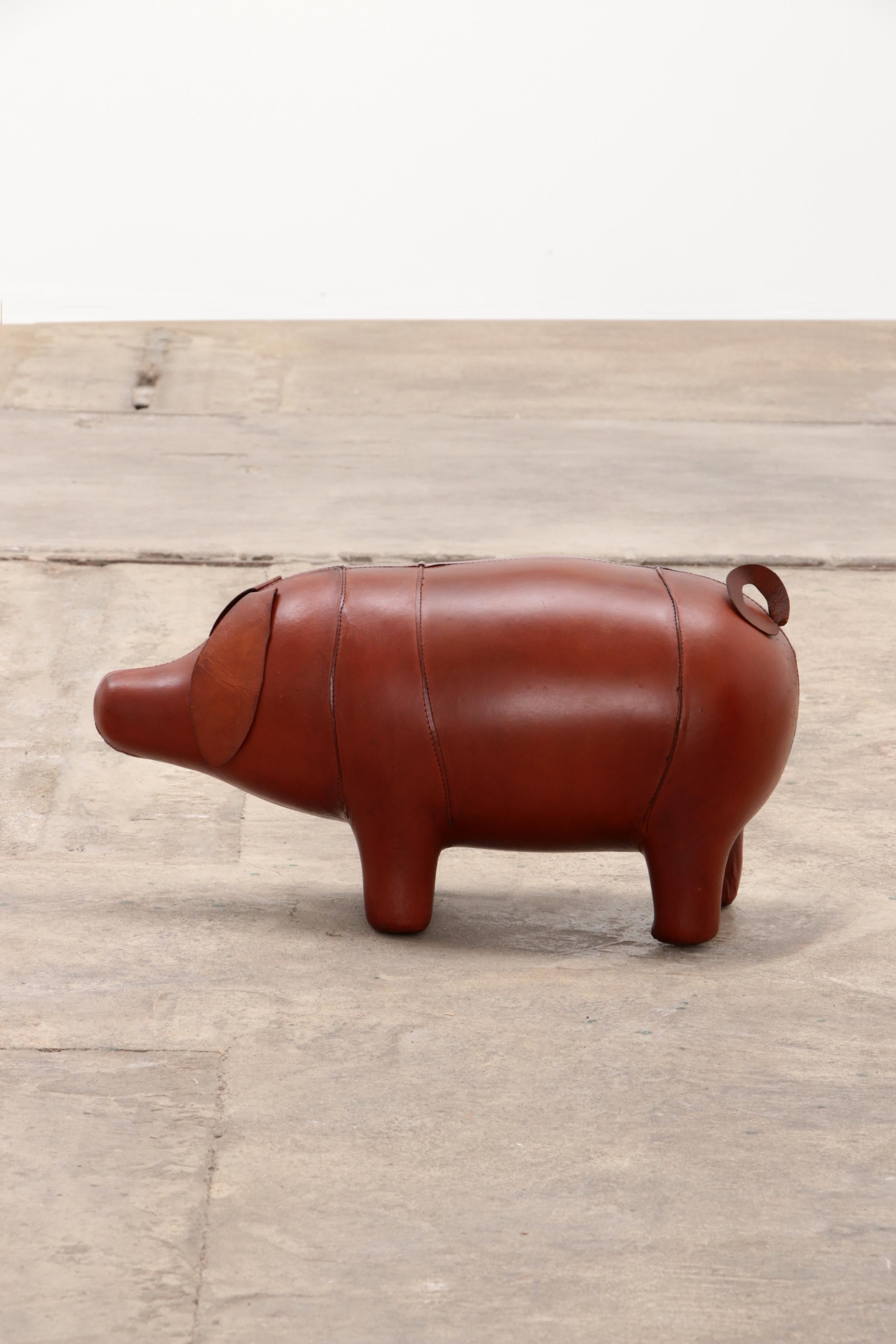 Anglais Tabouret de porc en cuir dans le style de Dimitri Omersa, 1970 en vente