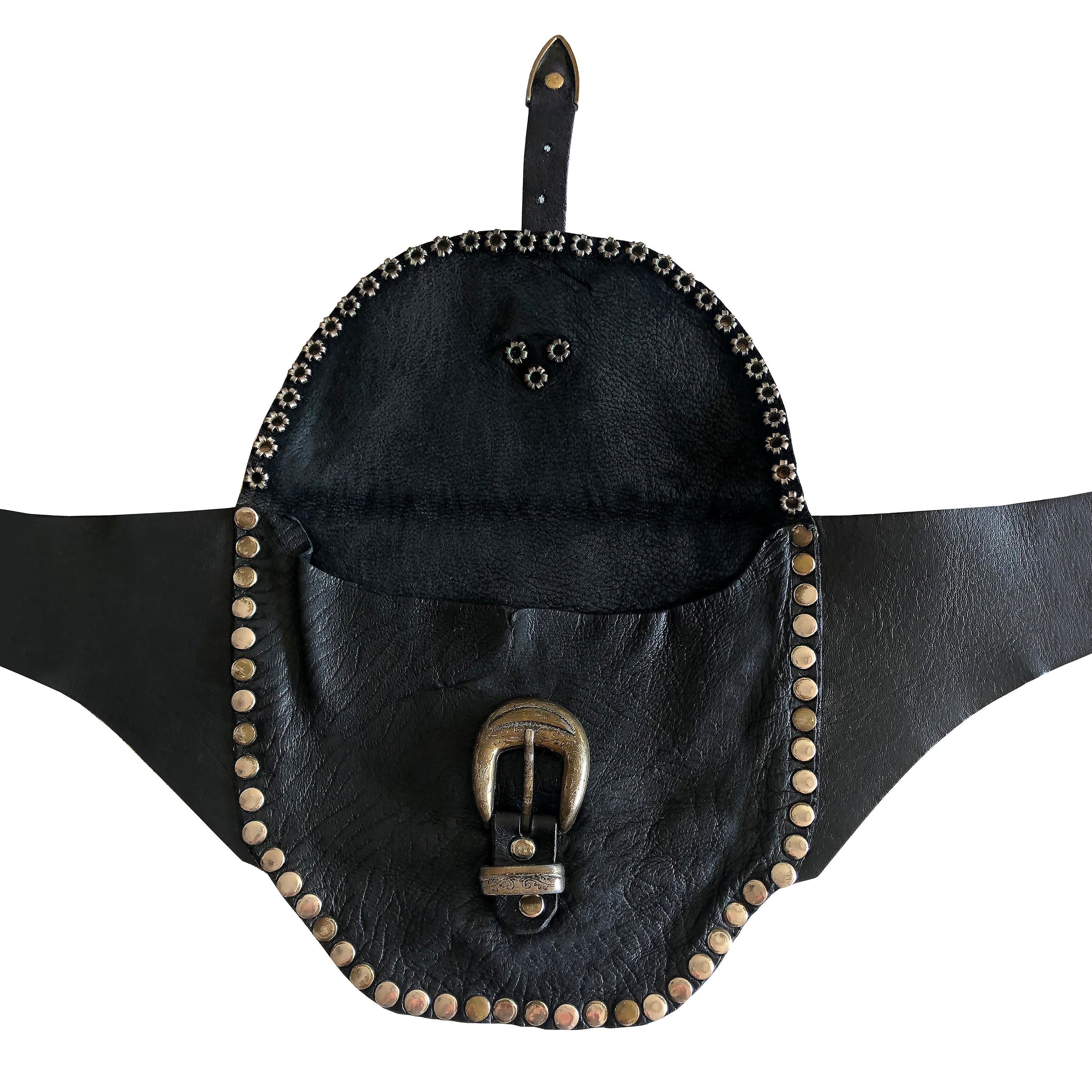 1980s Vintage - Belt Bag - Leather Pouch + Antique Gold Studs + Buckle In Fair Condition For Sale In KENT, GB
