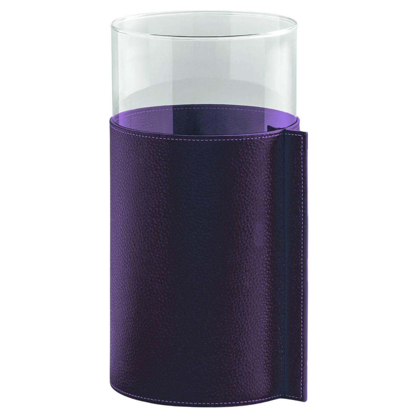 Ledertopf-Vase aus hohem Glas mit Lederpelle SC 255 Belladonna Violett bedeckt