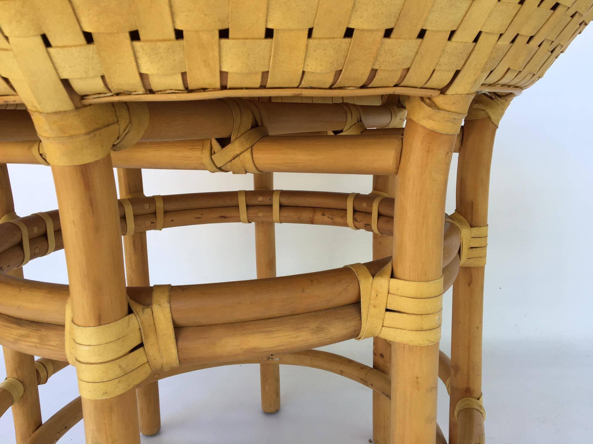 Leather Rattan Bamboo Round Dining Table in the Manner of Brown Jordan In Excellent Condition In Jacksonville, FL