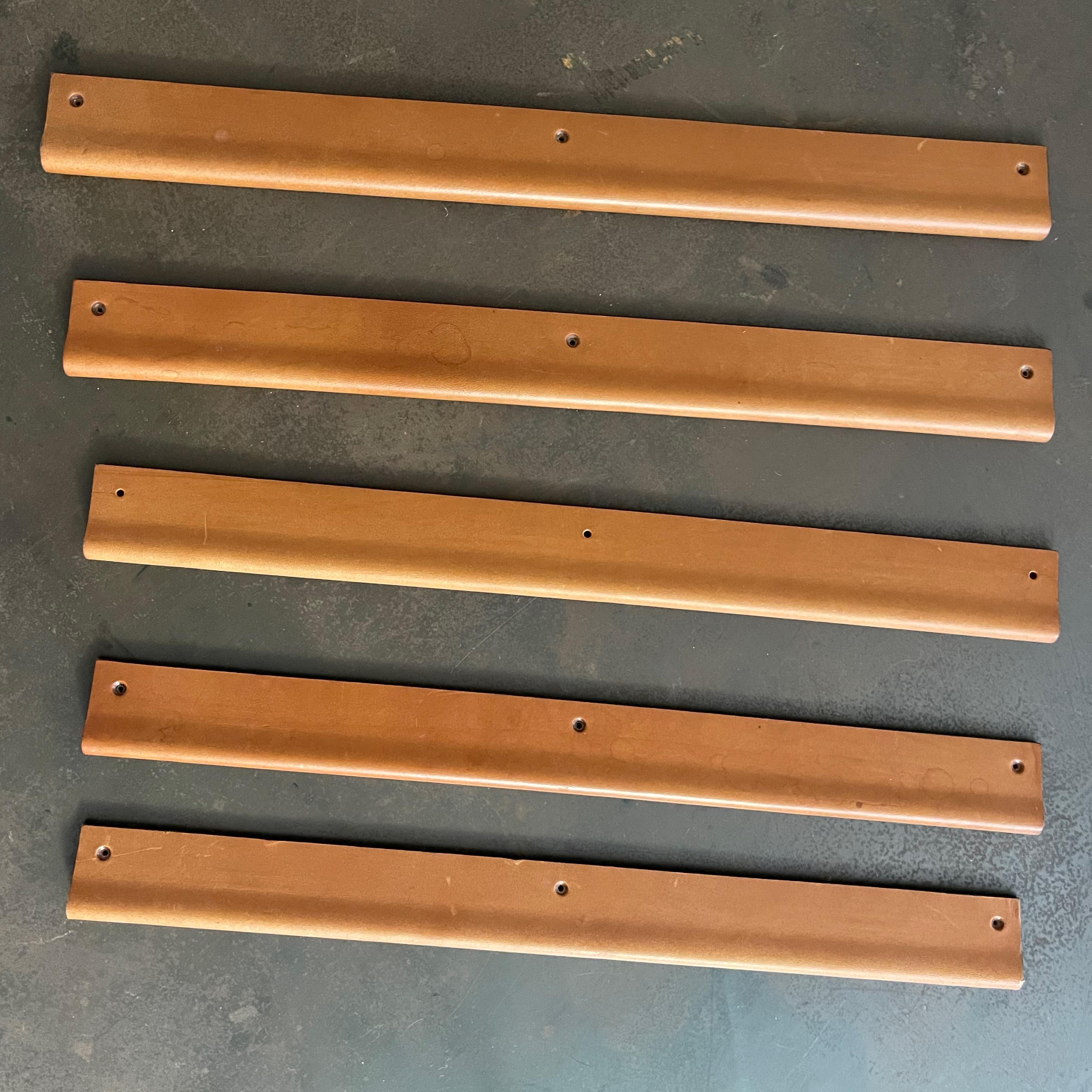 Leather Edge Pulls In Excellent Condition For Sale In New York, NY