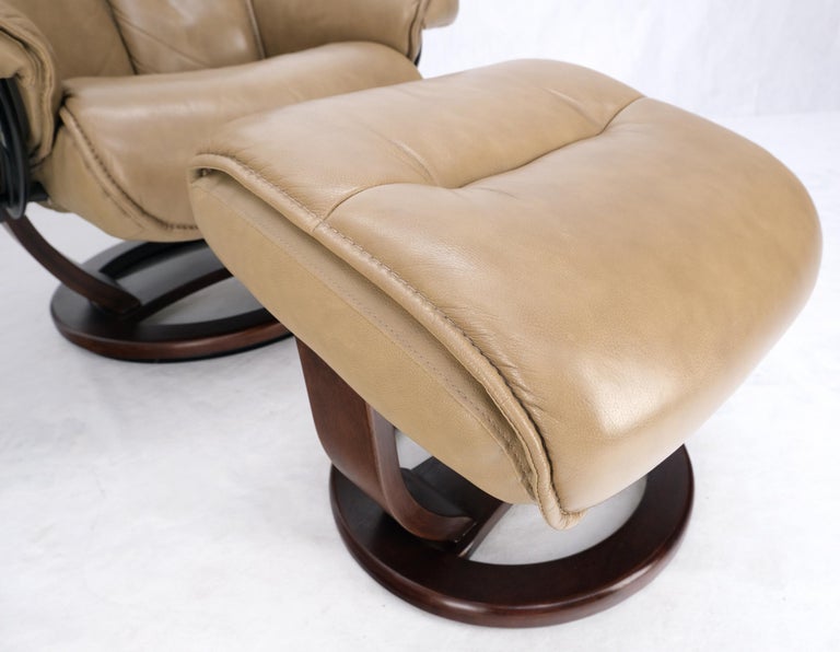 Leather Reclining Chair And Ottoman By, Thomasville Leather Swivel Recliner With Ottoman