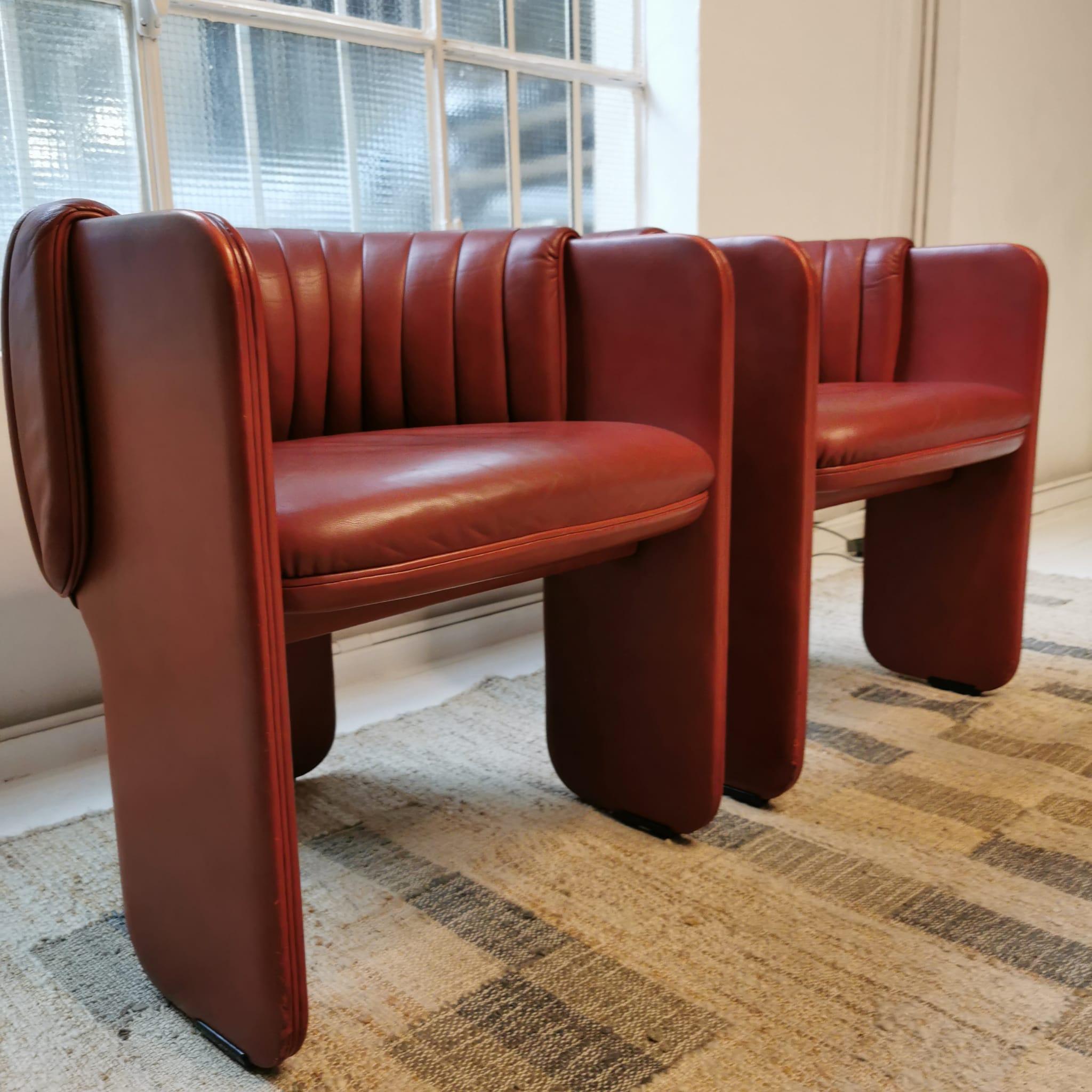 Leather Red Dinette Armchair Luigi Massoni for Frau 80's In Good Condition In Milano, MI