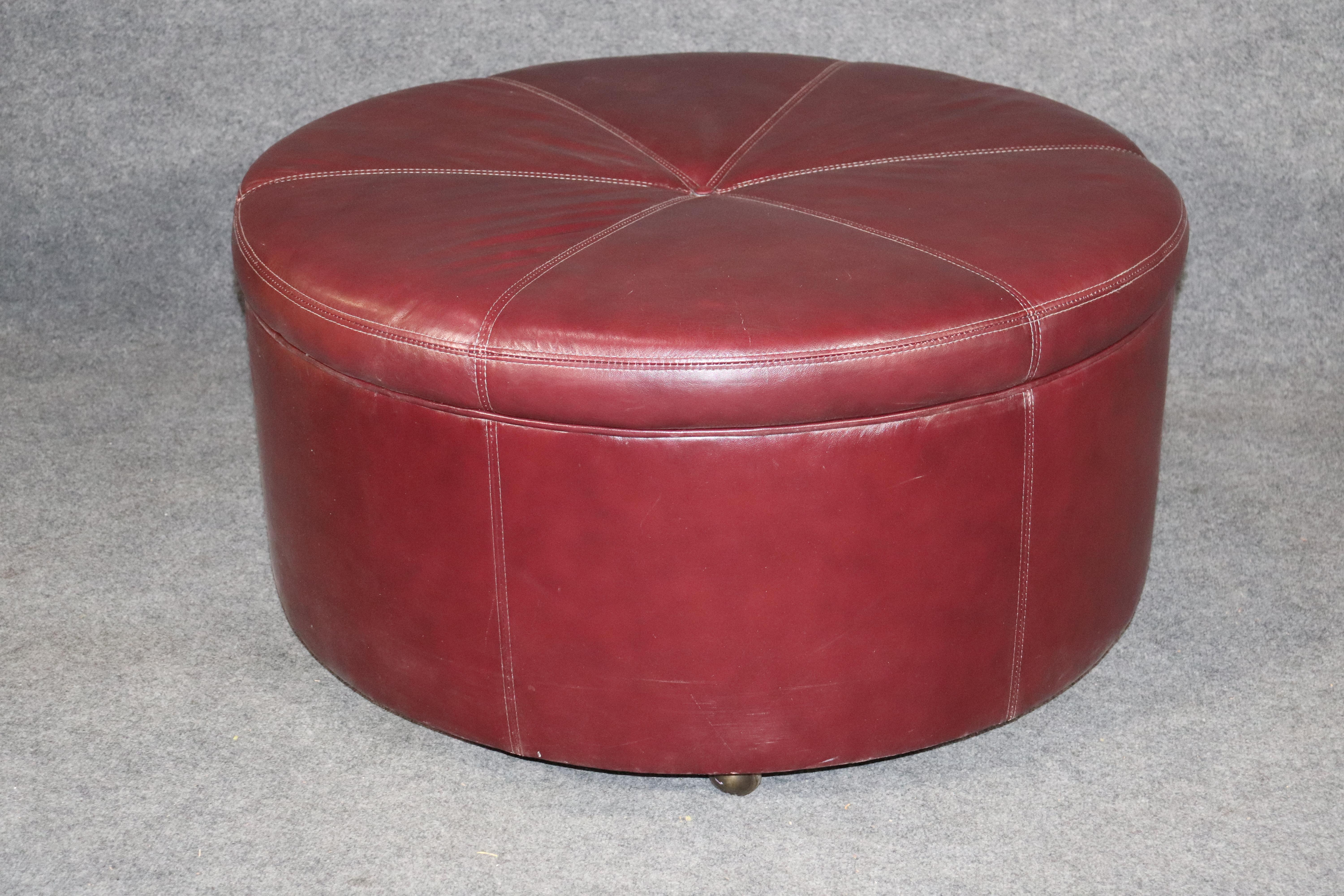 Vintage foot stool in leather with rolling casters. Attractive stitching with middle button.
Please confirm location NY or NJ.