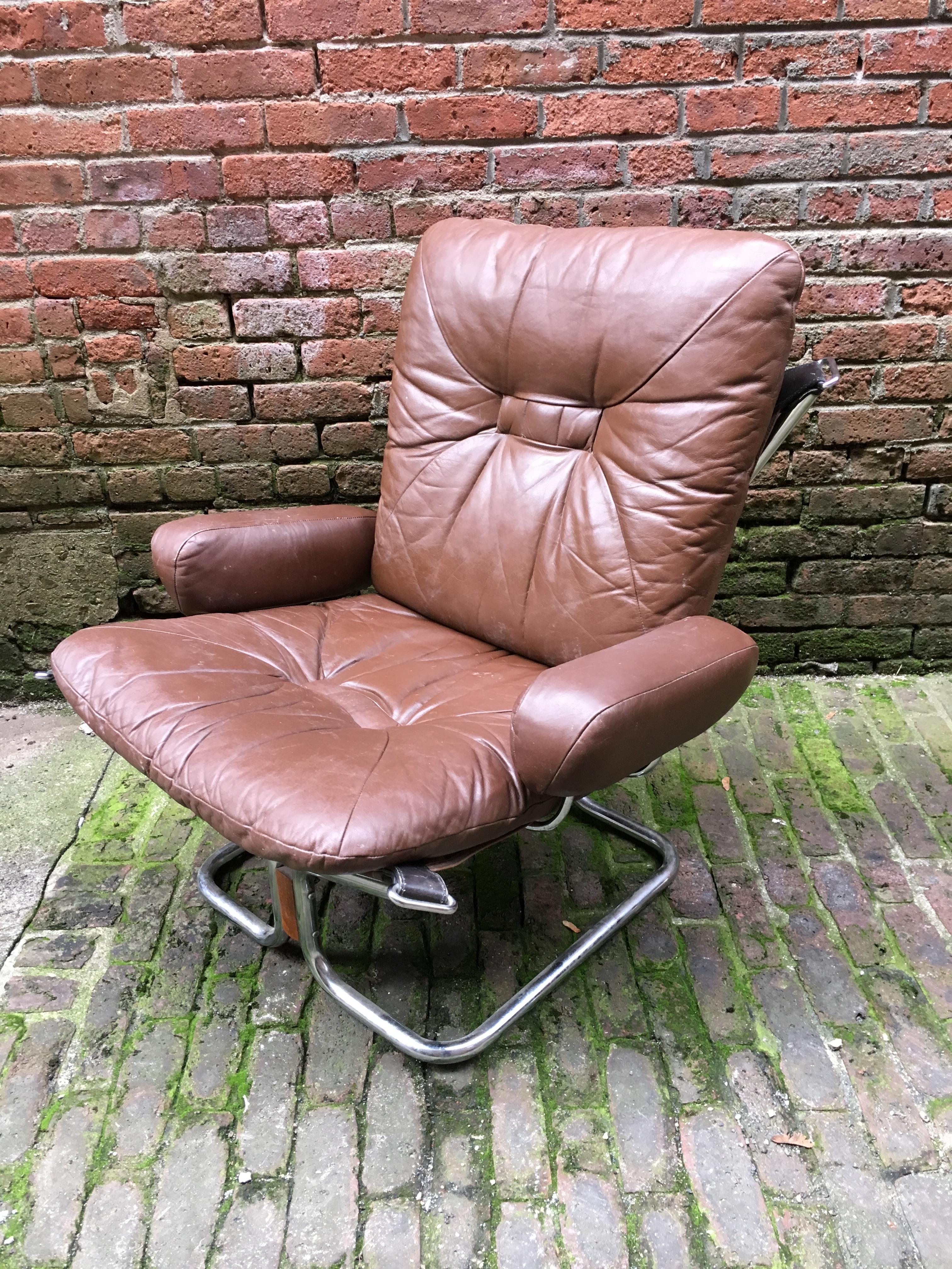 Leather, Rosewood and Chrome Westnofa Armchairs and Ottoman 2