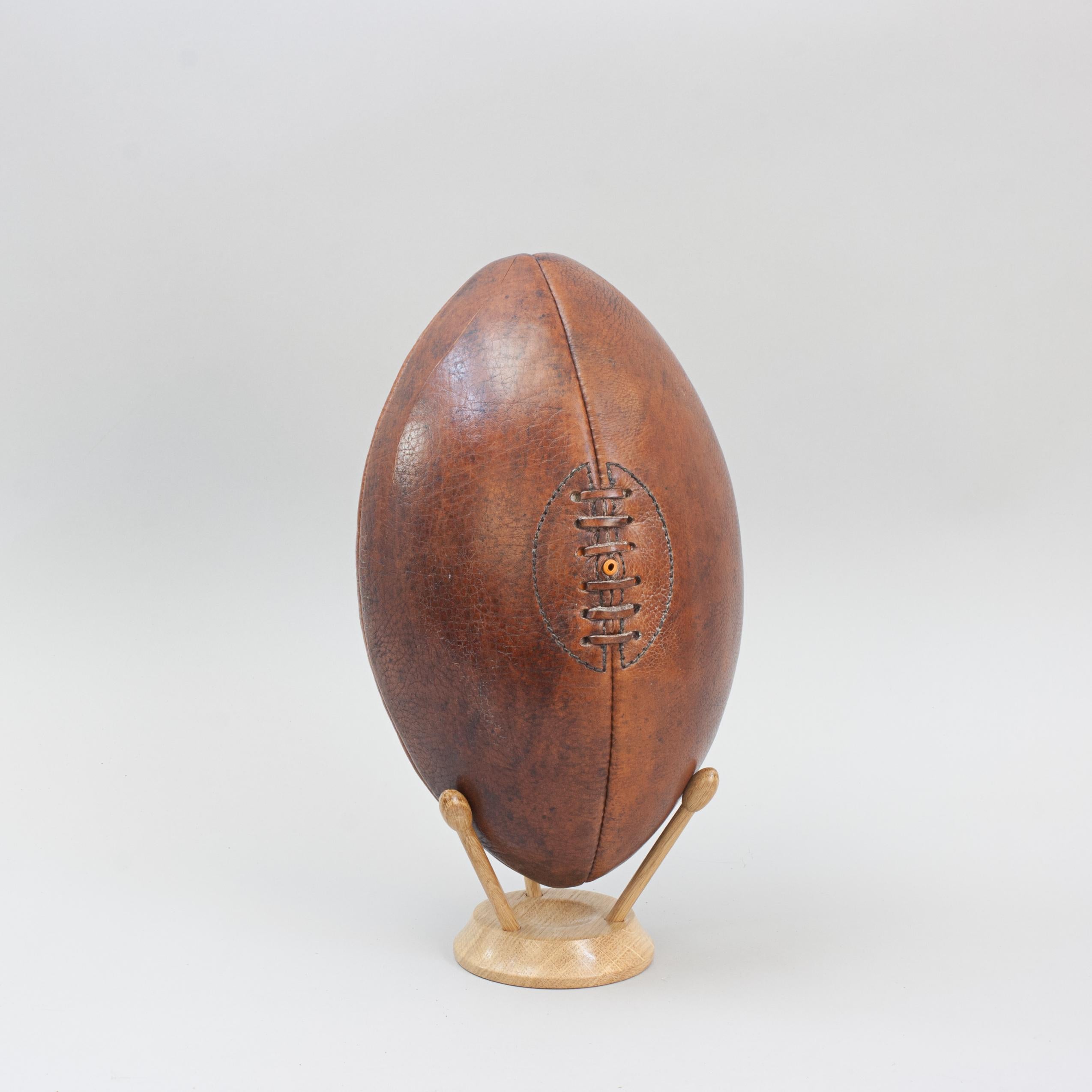 Rugby-Kugel aus Leder (Unbekannt) im Angebot