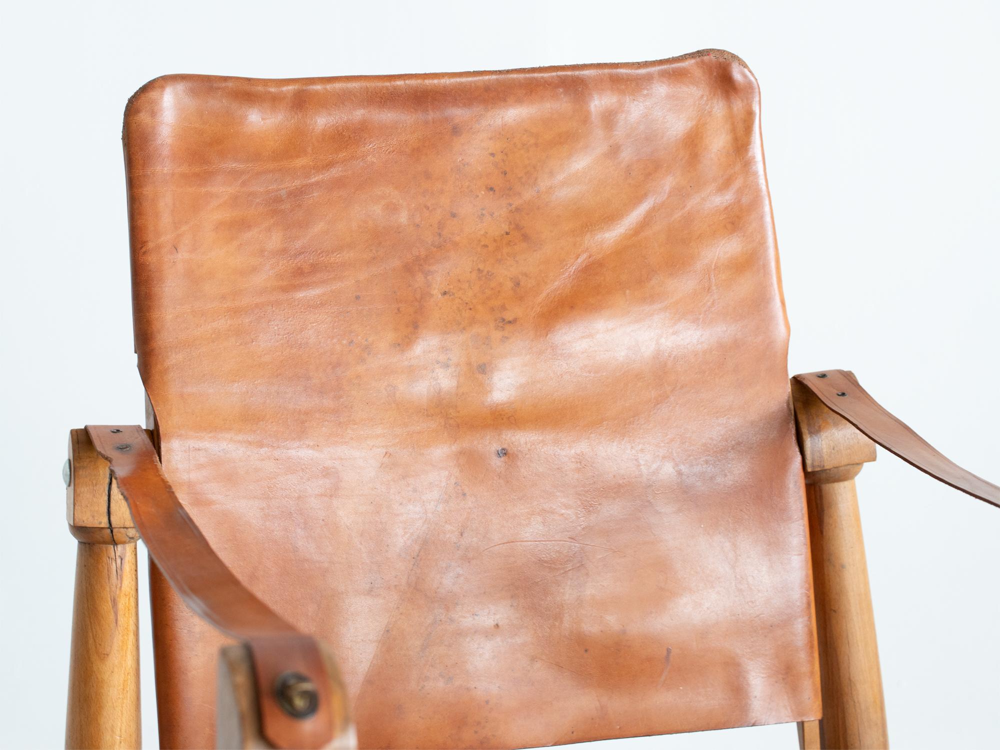 Leather Safari Chair c. 1940s In Good Condition For Sale In Wembley, GB