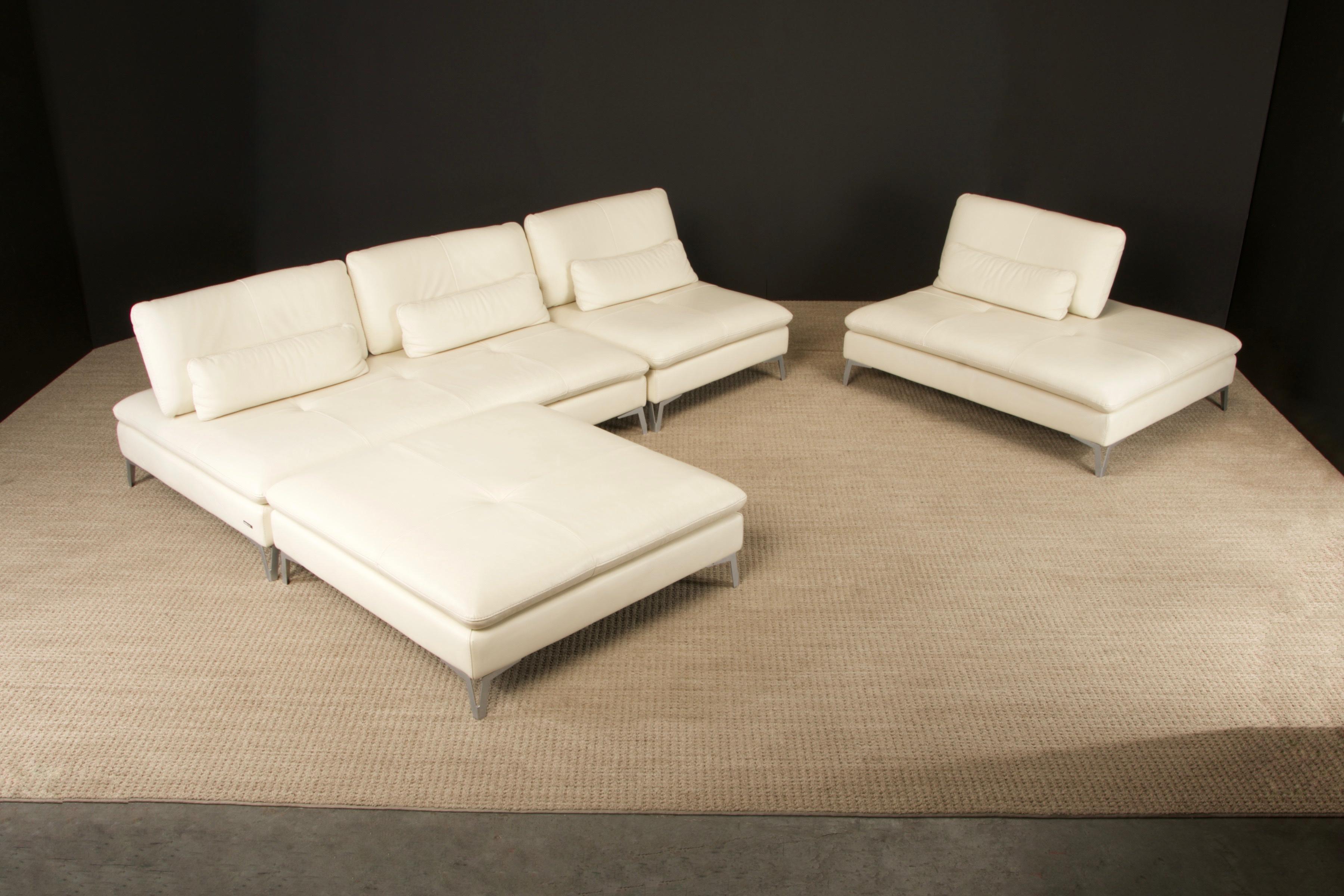 Un incroyable canapé sectionnel SCÉNARIO 2 en cuir de Sacha Lakic pour Roche Bobois. Signé avec l'emblème de Roche Bobois et le tissu de répétition (voir photos).  Cet ensemble a été acheté par une très célèbre célébrité d'Hille en 2014 et a été