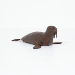 Tabouret en cuir Seal de Dimitri Omersa