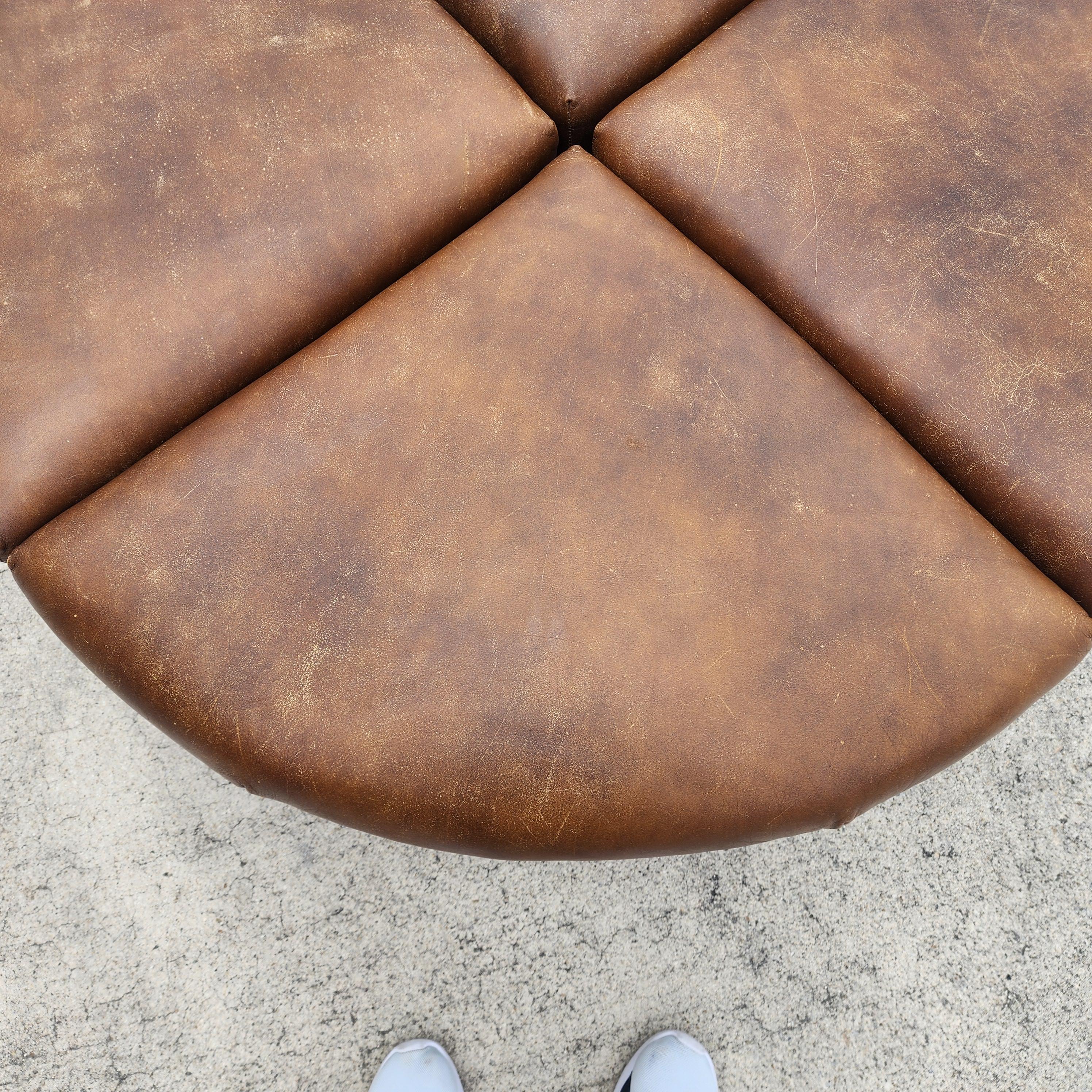 Sectionnelle en cuir Ottoman Cocktail anglais Tabourets de pied Ensemble de 4 en vente 6