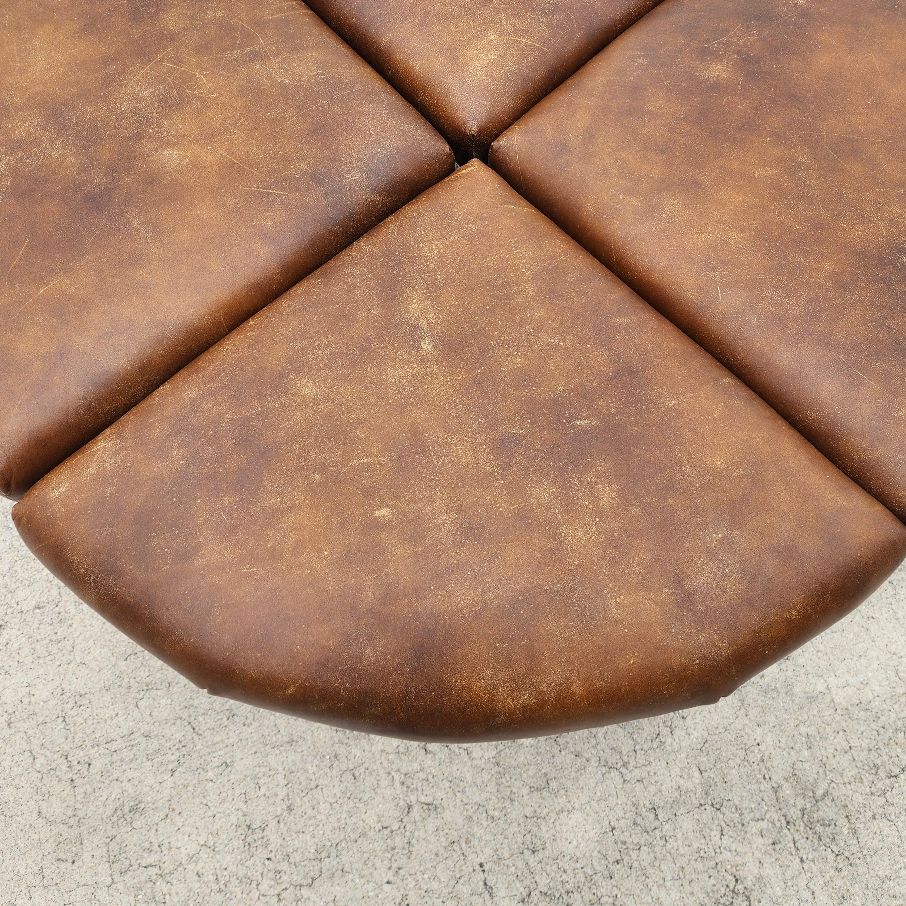 Sectionnelle en cuir Ottoman Cocktail anglais Tabourets de pied Ensemble de 4 en vente 8