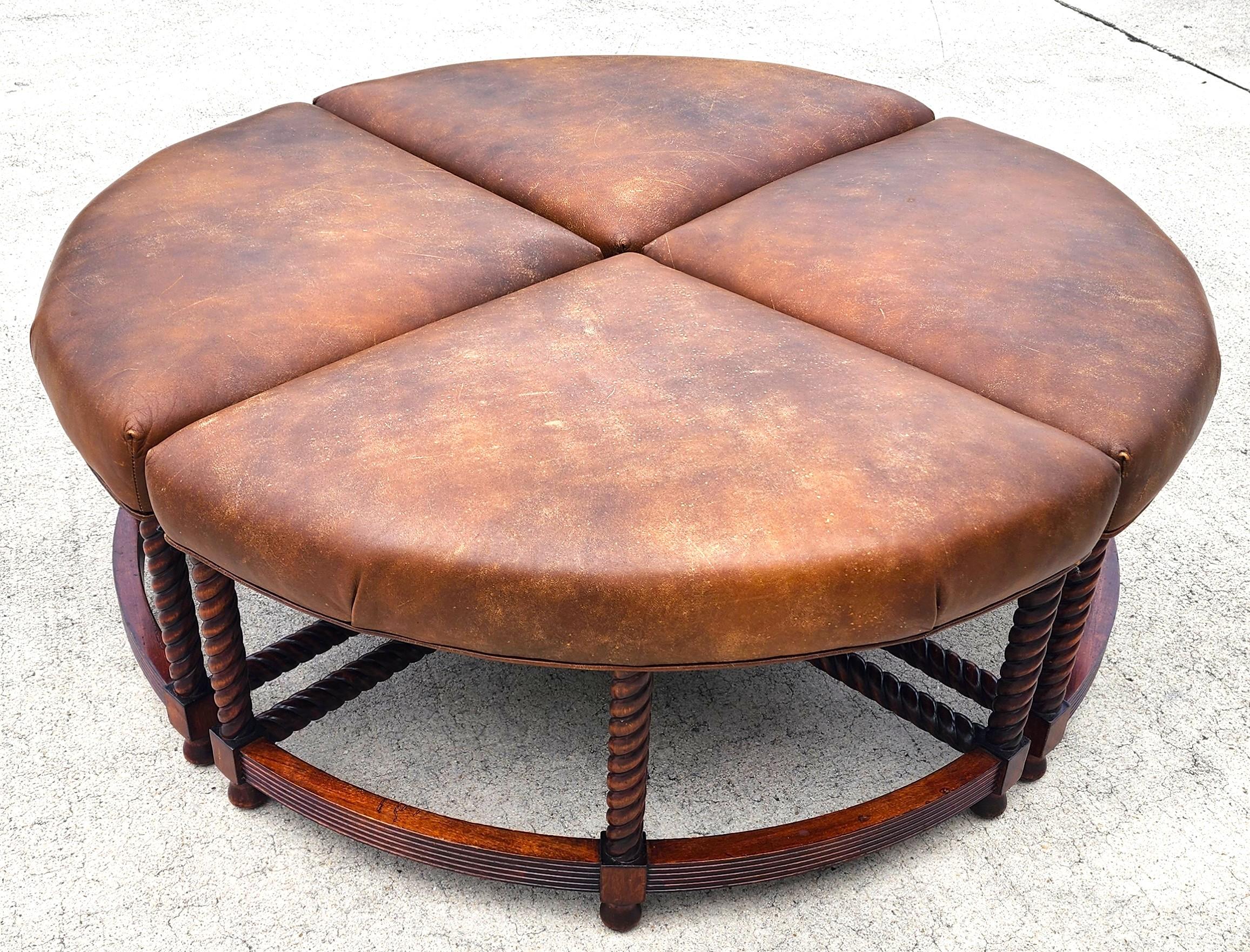 Mid-Century Modern Sectionnelle en cuir Ottoman Cocktail anglais Tabourets de pied Ensemble de 4 en vente
