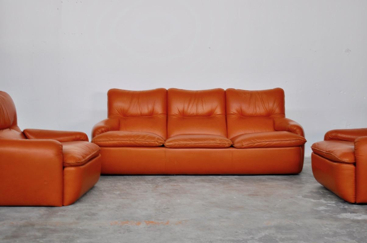 Orange leather set sofa and armchairs by Martino Perego for Seven Salotti, 1970s. Rare complete design set. Very comfortable.