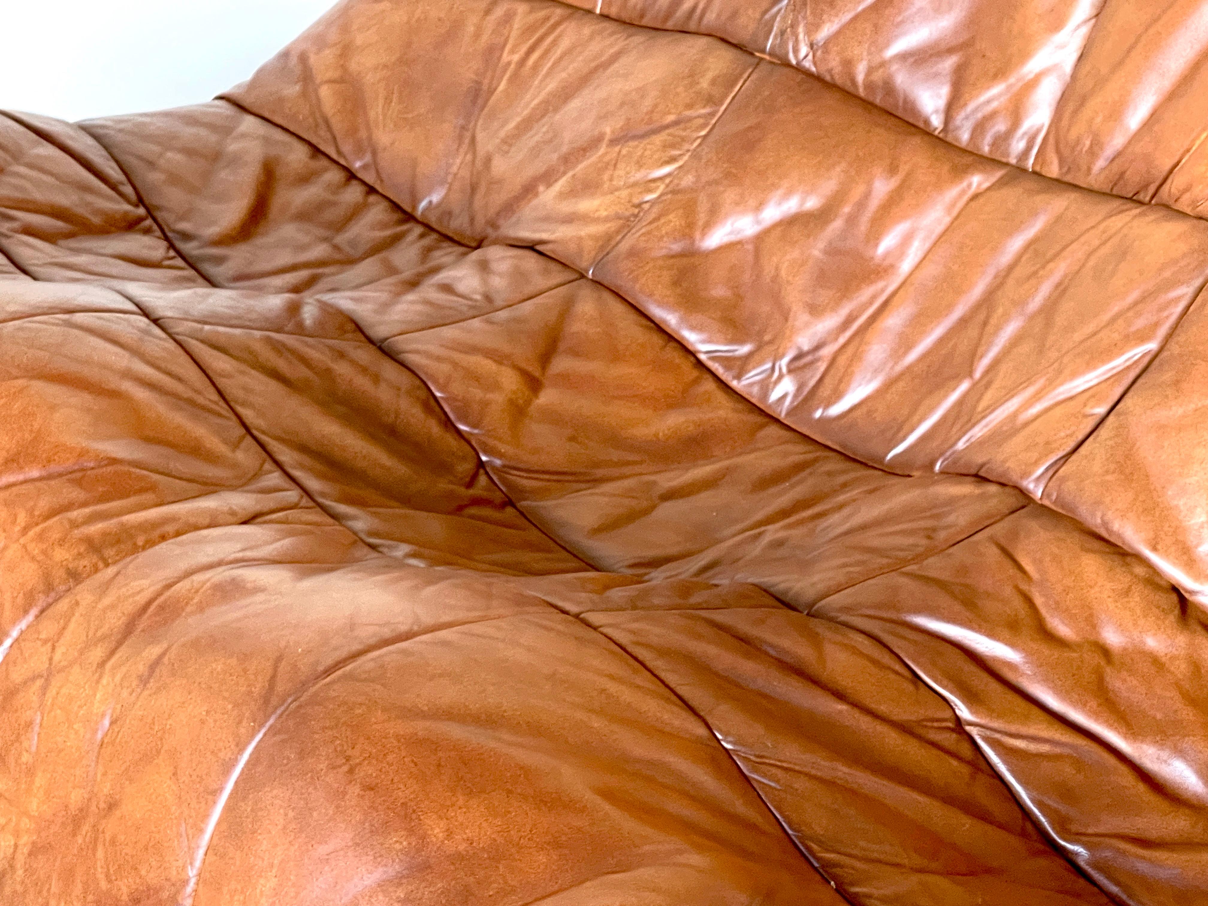 Leather Settee by Roche Bobois In Good Condition For Sale In Beverly Hills, CA