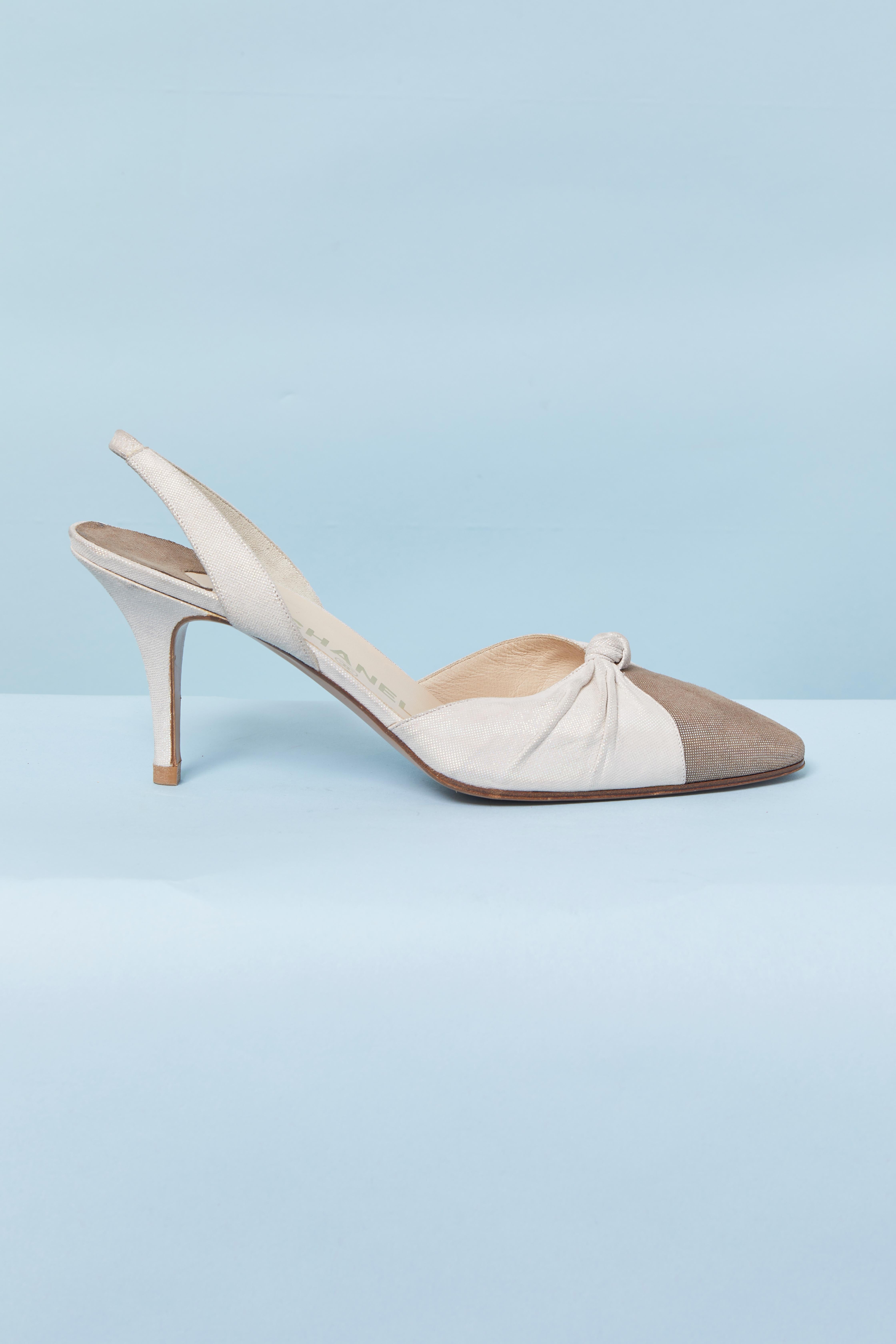 Leather shoes with hologramme pattern open on the back. Elastic band on the top middle back. 
Heel's height :  8 1/2 cm
SHOE SIZE : 39 