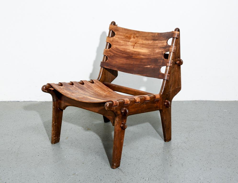 Chaise longue vintage en bois dur et cuir peint par le designer équatorien Angel Pazmino. Hauteur d'assise 15.5