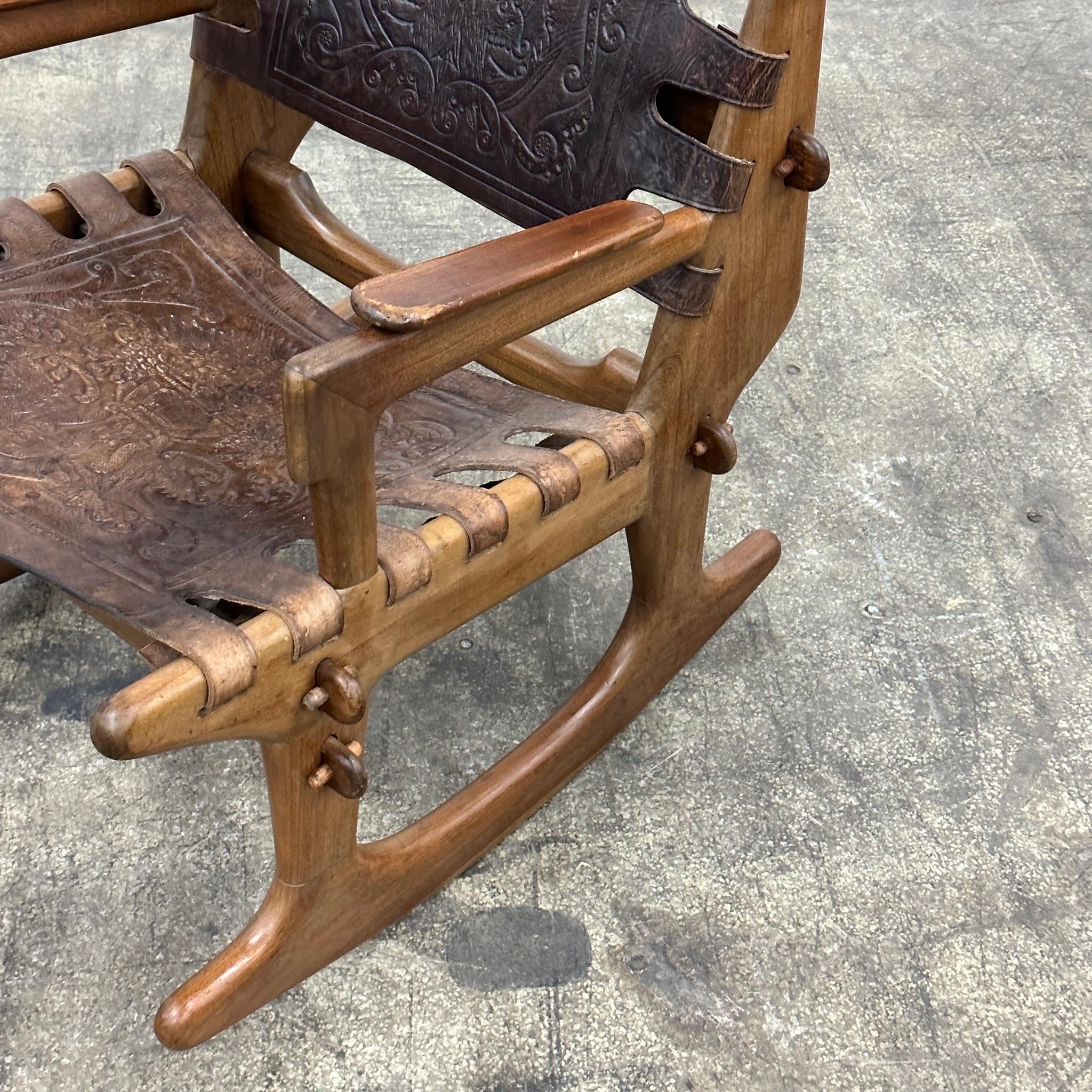 Mid-Century Modern Chaise à bascule en cuir par Angel Pazmino pour Muebles De Estilo en vente